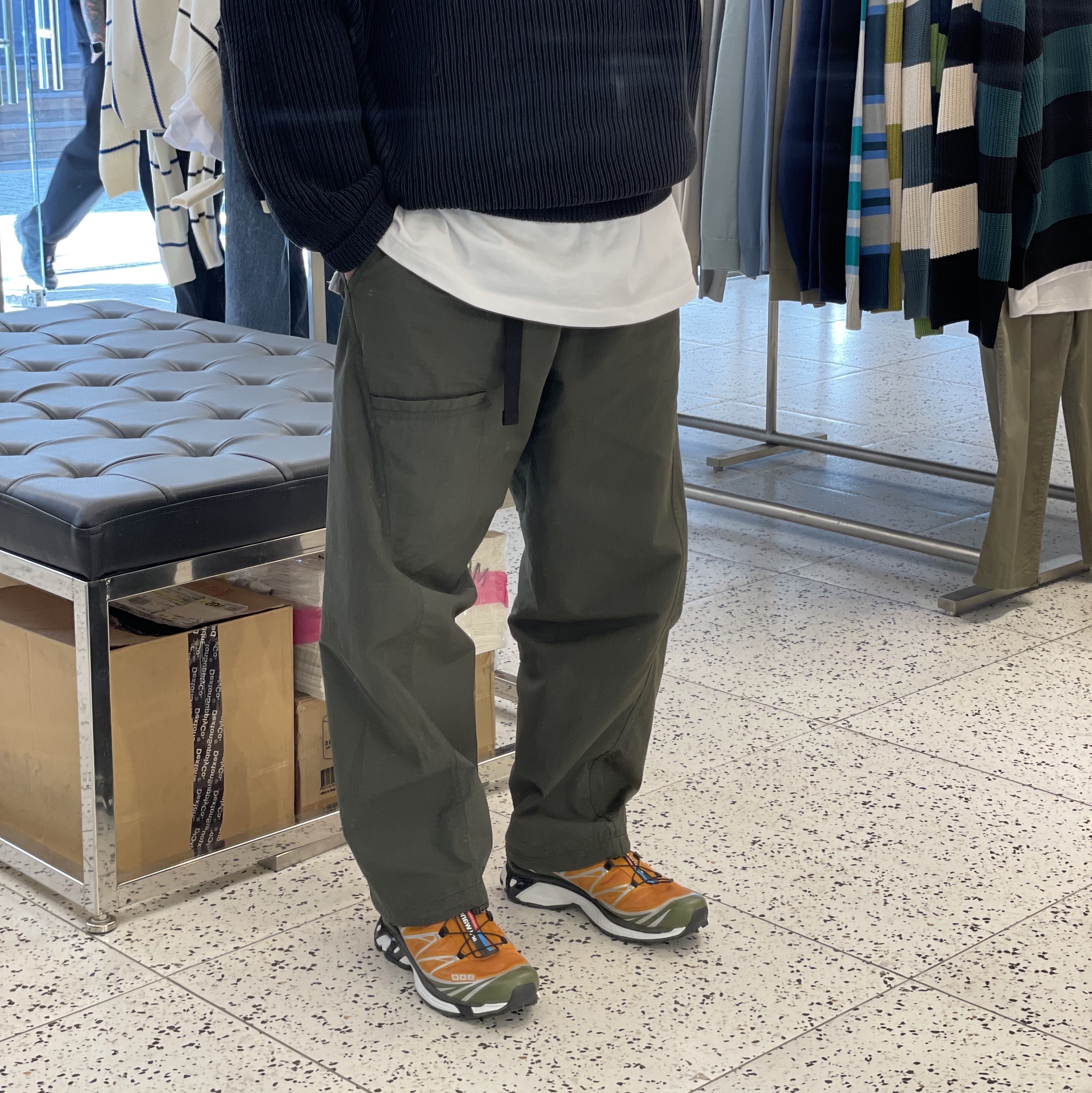Salomon x And Wander XT-6 Golden Oak 착용 스타일 - 1