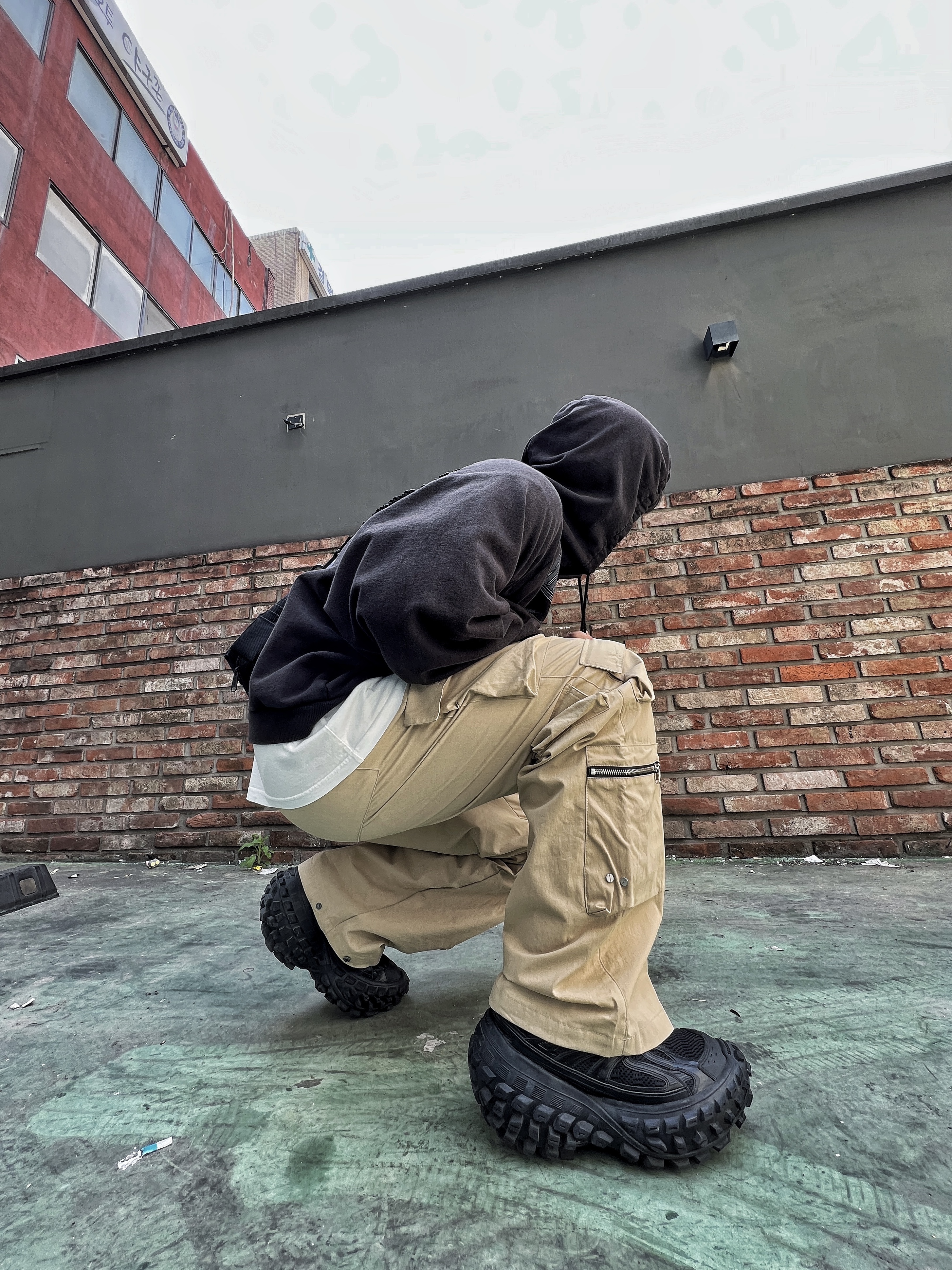Balenciaga Defender Sneakers Black, Project G/R Mind Slaughter Vintage Washeed Hoodie Black 착용 스타일 - 2
