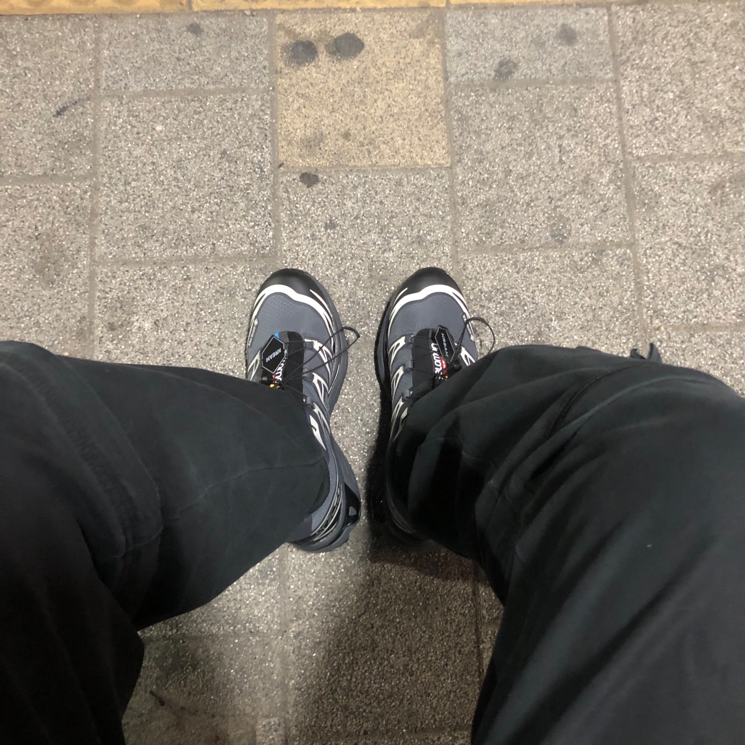 Salomon XT-6 Gore-Tex Black Ebony 착용 스타일