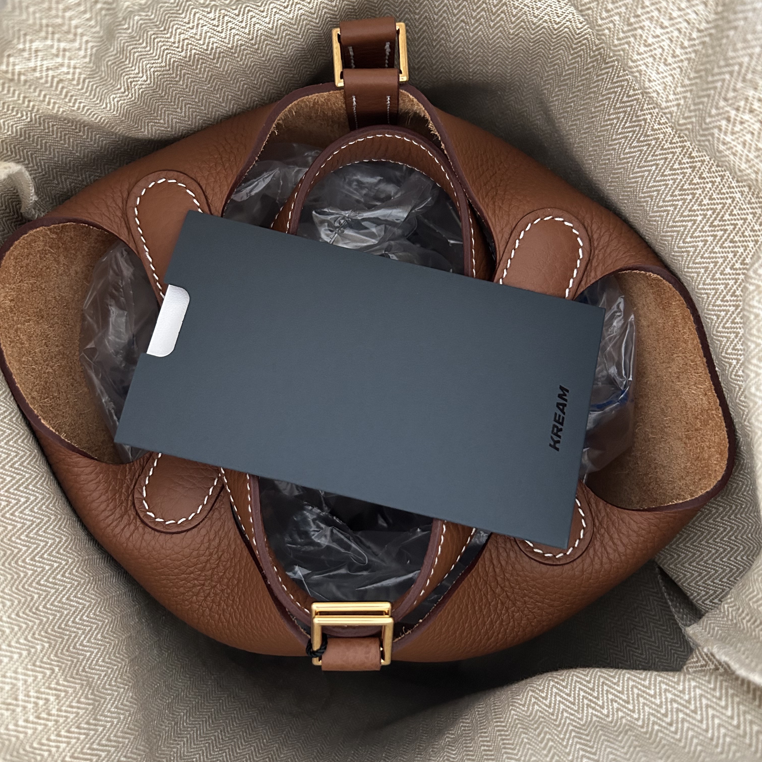 Hermes Picotin Lock 18 Bag Clemence & Gold Gold 착용 스타일 - 2