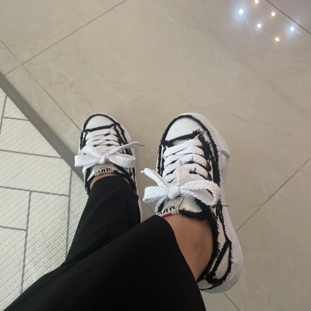 Maison Mihara Yasuhiro Peterson OG Sole OH Canvas Low-top Sneakers White 착용 스타일