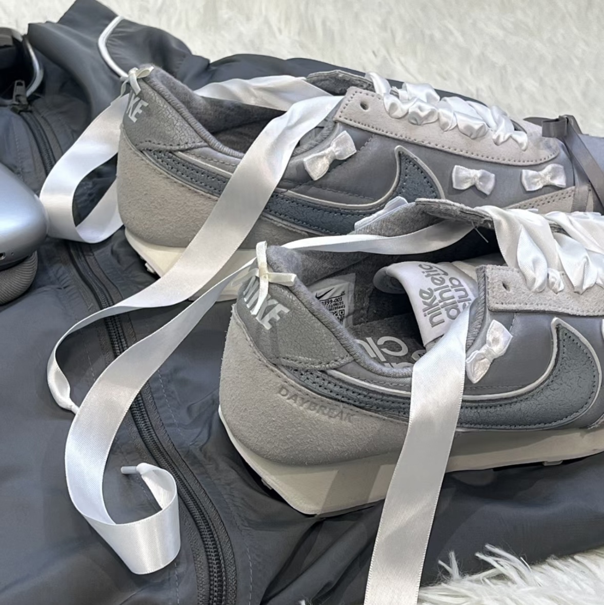 (W) Nike Daybreak SE Light Smoke Grey 착용 스타일 - 2