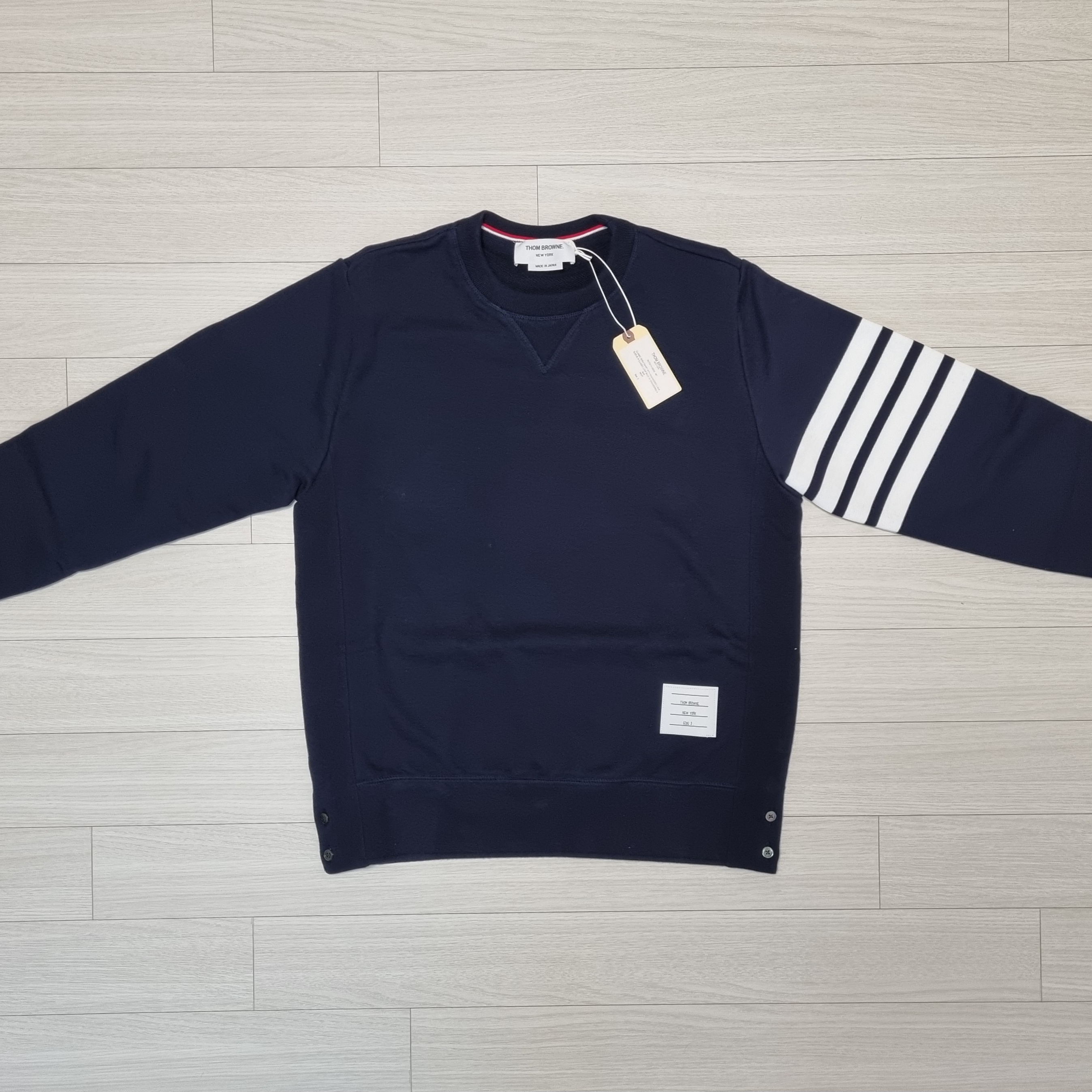 Thom Browne Engineered 4-Bar Sweatshirt Navy 착용 스타일 - 3