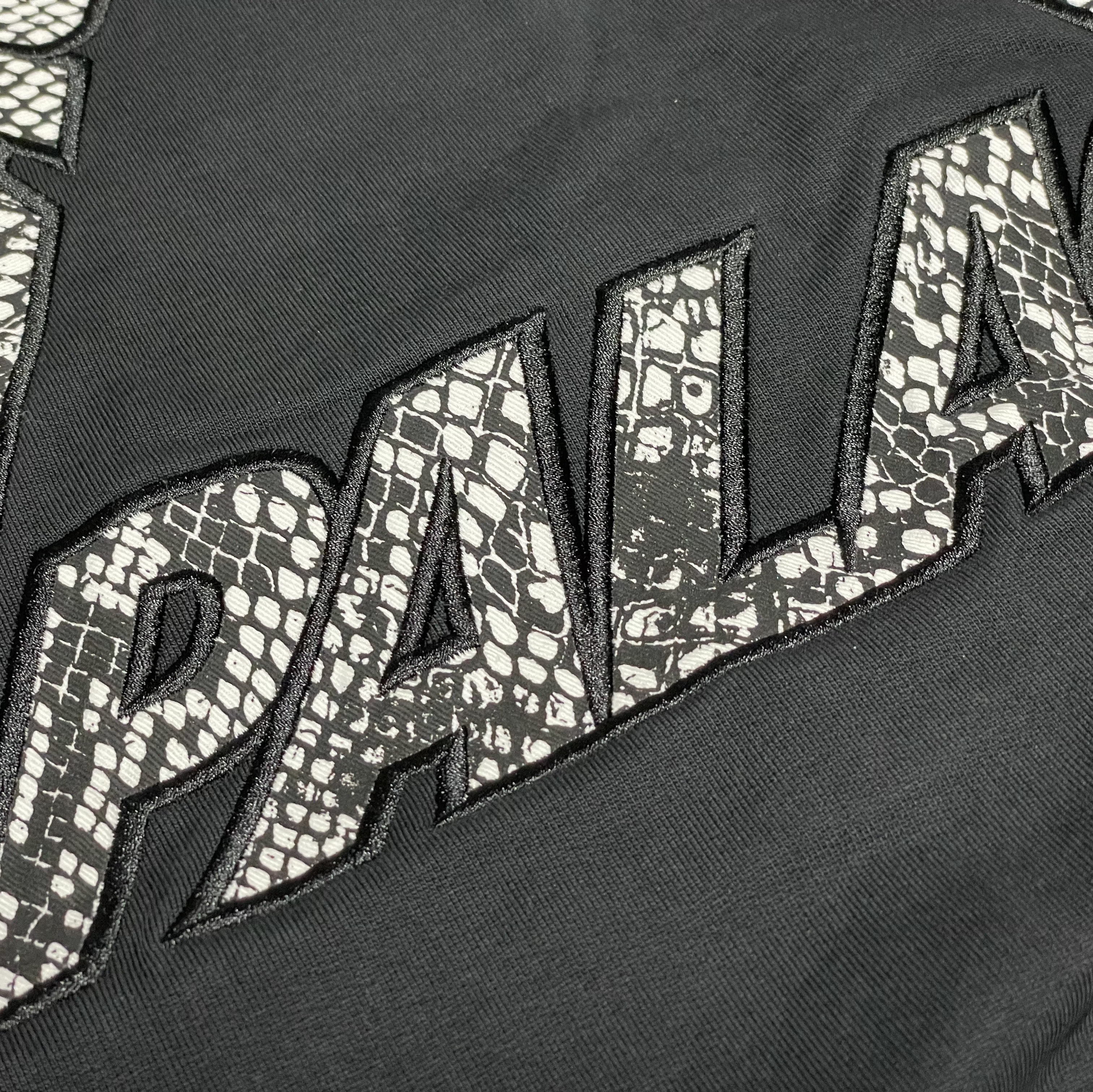 Palace P-3 Snake Applique Hood Black - 23SS 착용 스타일 - 3