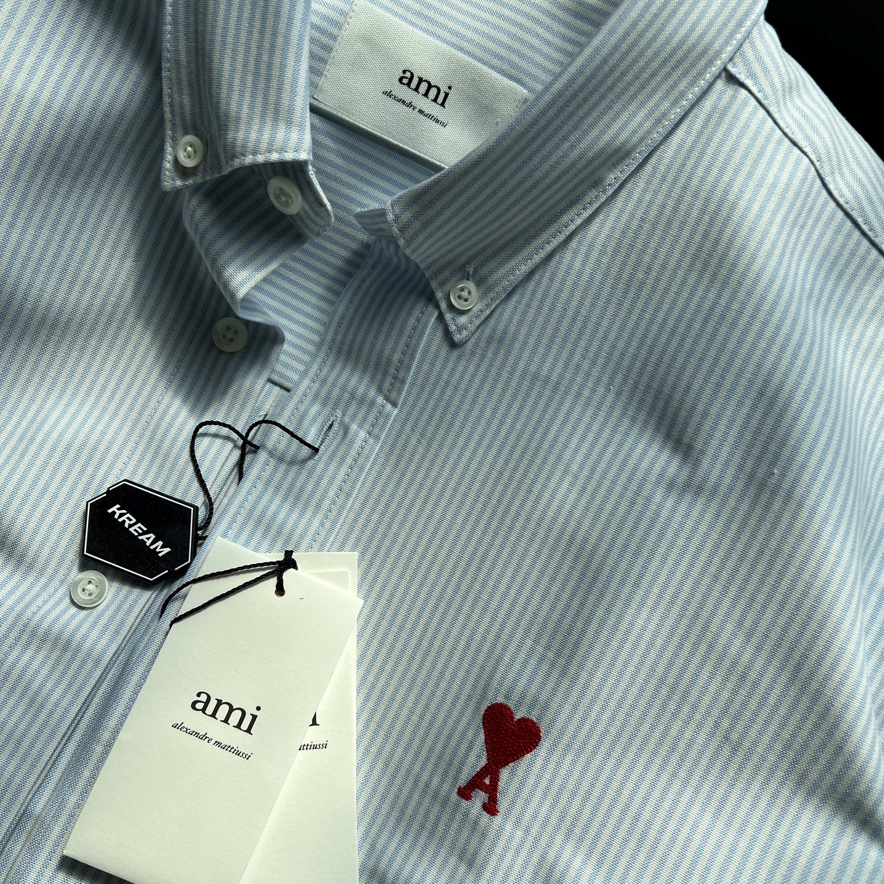 AMI de Coeur Striped Button-Down Shirt Sky Blue White 착용 스타일