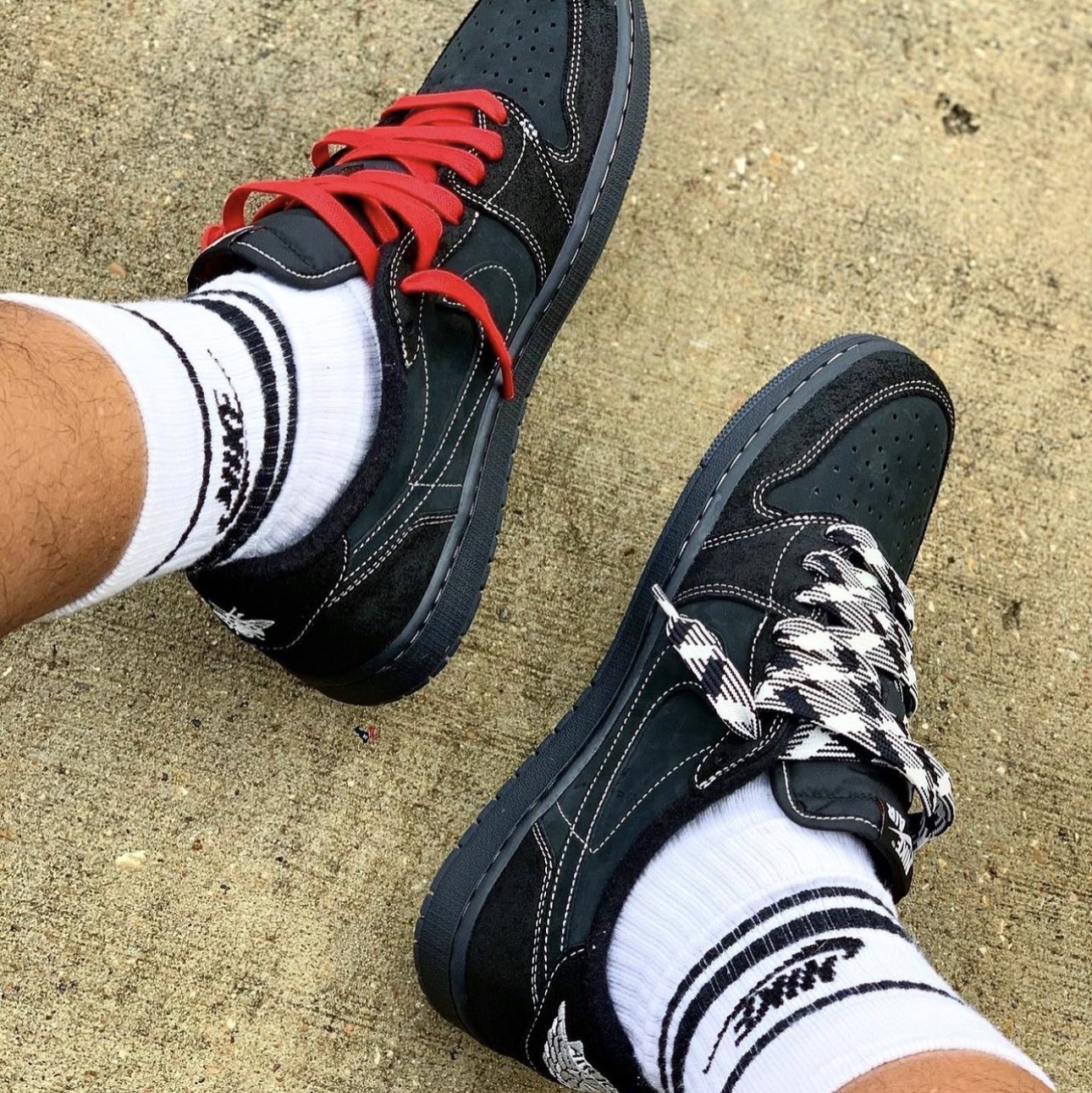 Jordan 1 x Travis Scott Retro Low OG SP Black Phantom 착용 스타일 - 3