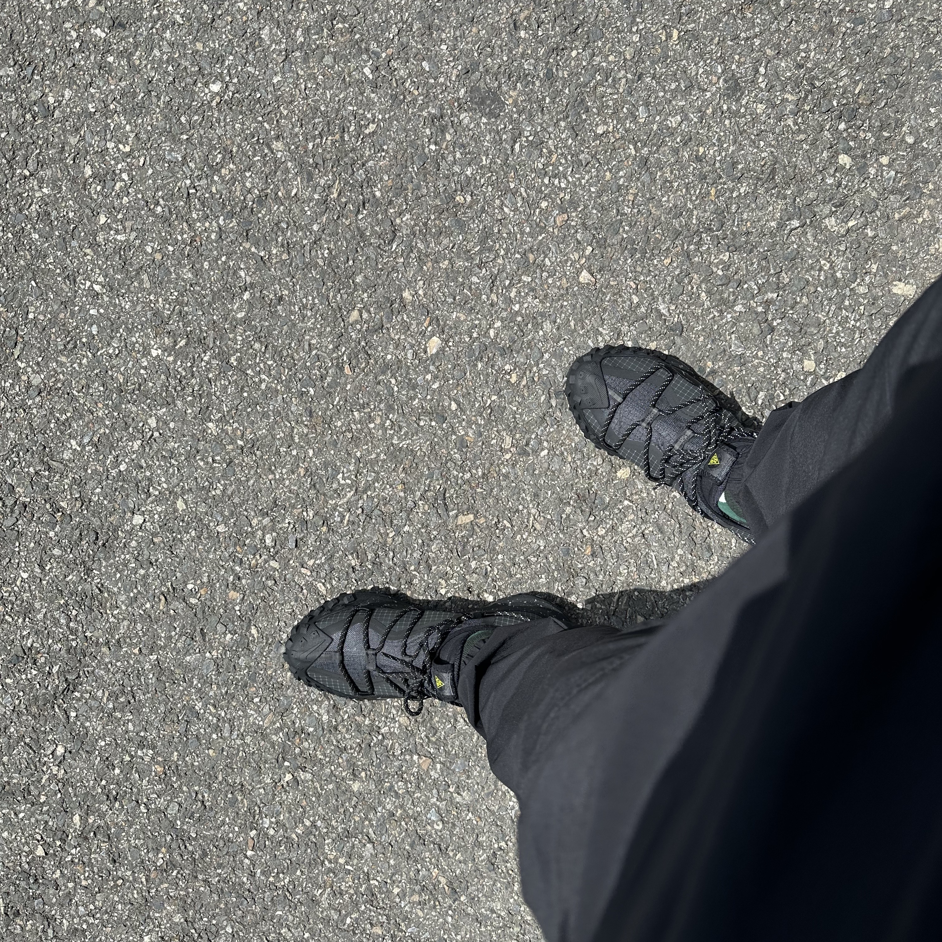 Nike ACG Mountain Fly Low Gore-Tex SE Dark Smoke Grey 착용 스타일
