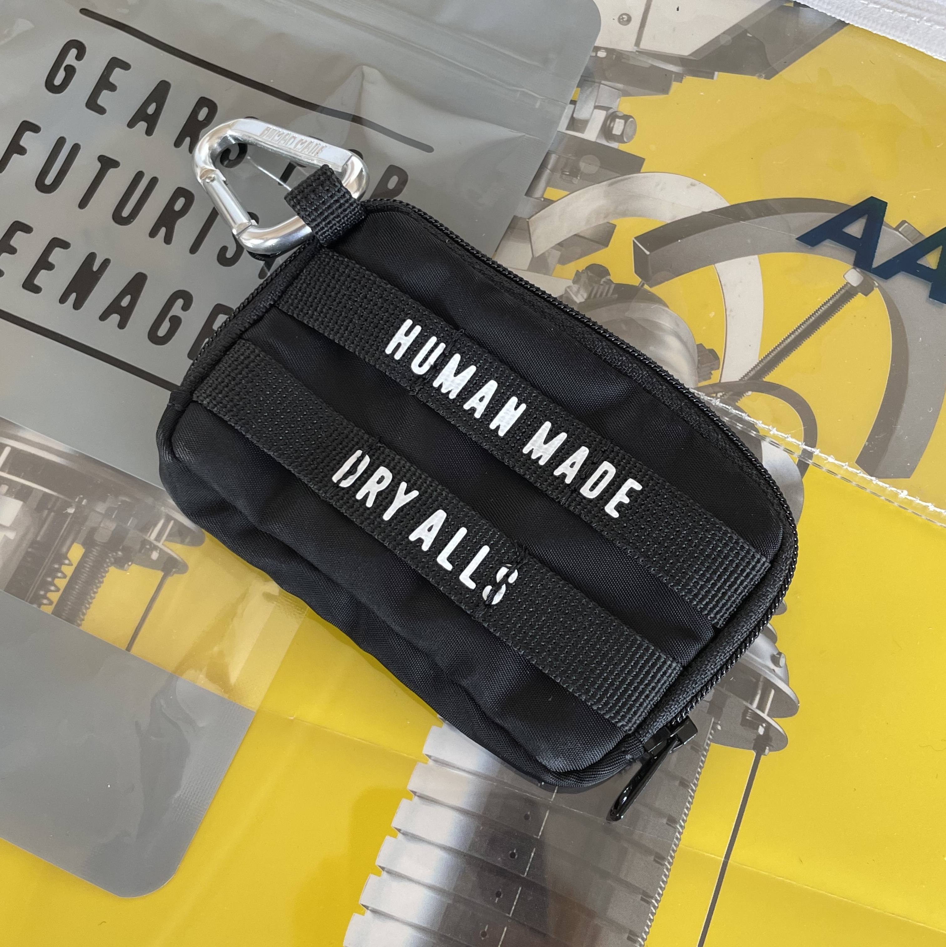 Human Made Military Card Case Black 착용 스타일 - 1