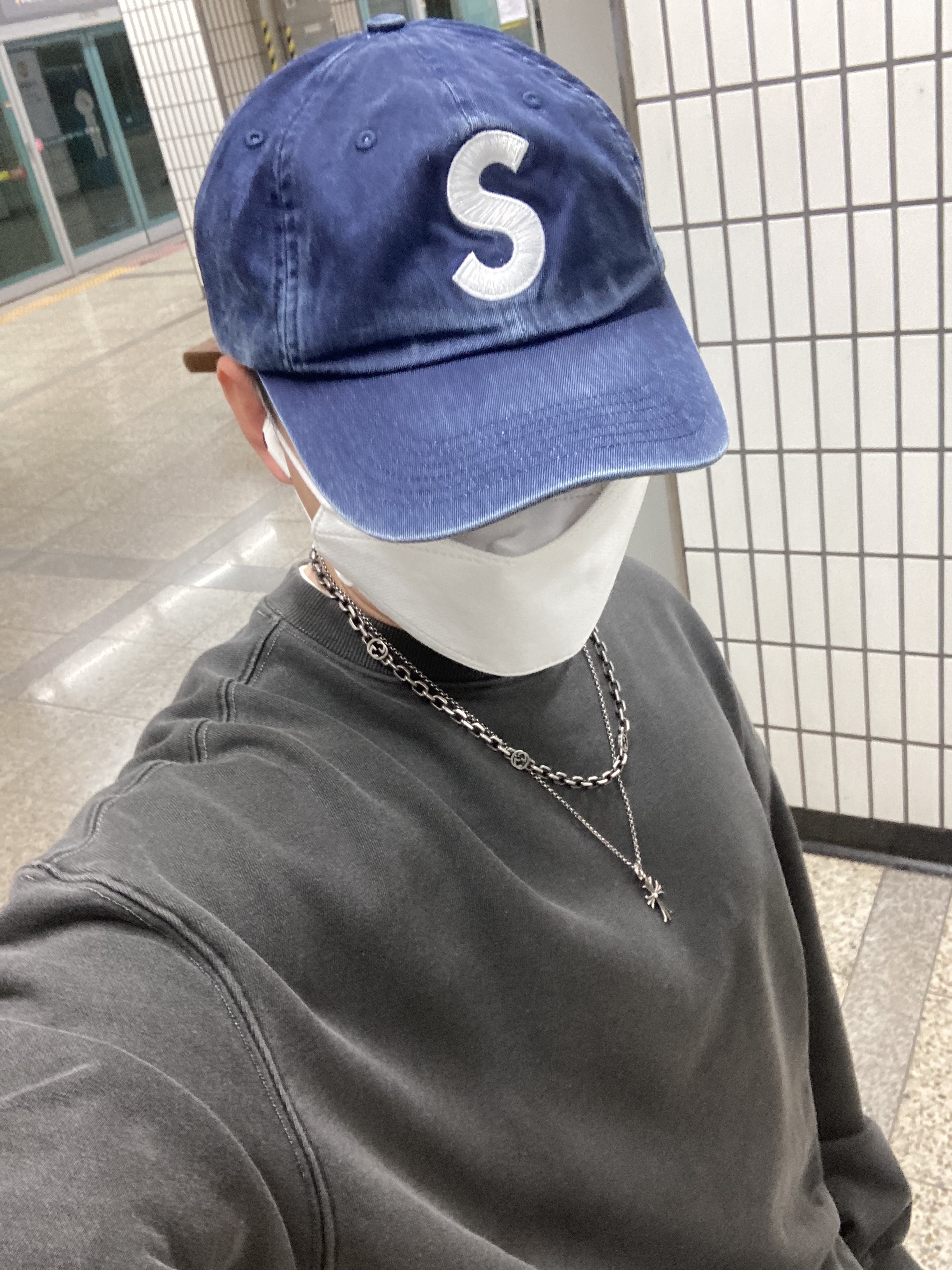 Supreme Pigment Print S Logo 6-Panel Indigo - 22FW 착용 스타일 - 1
