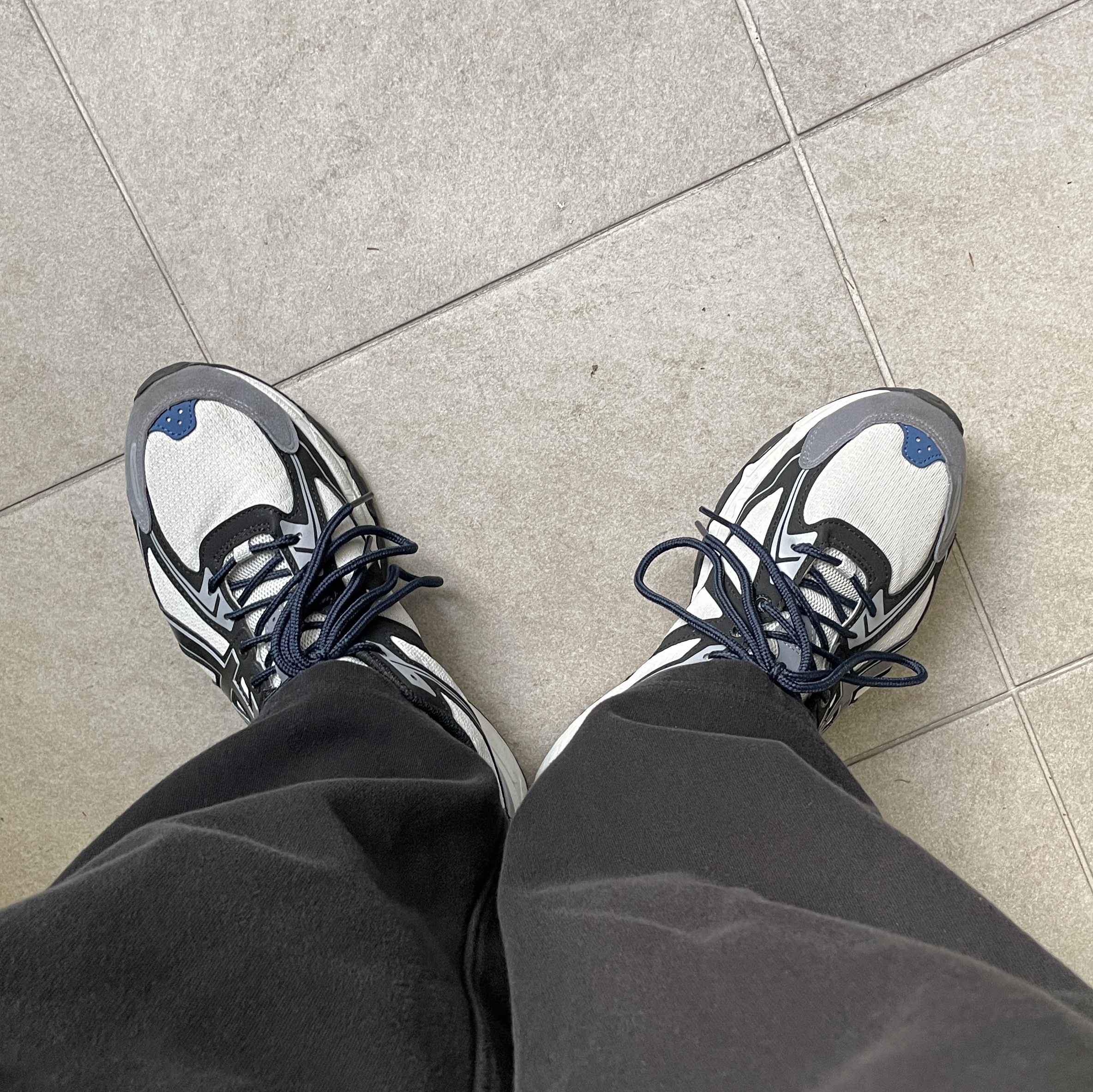 Asics Gel-Venture 6 SPS Glacier Grey 착용 스타일