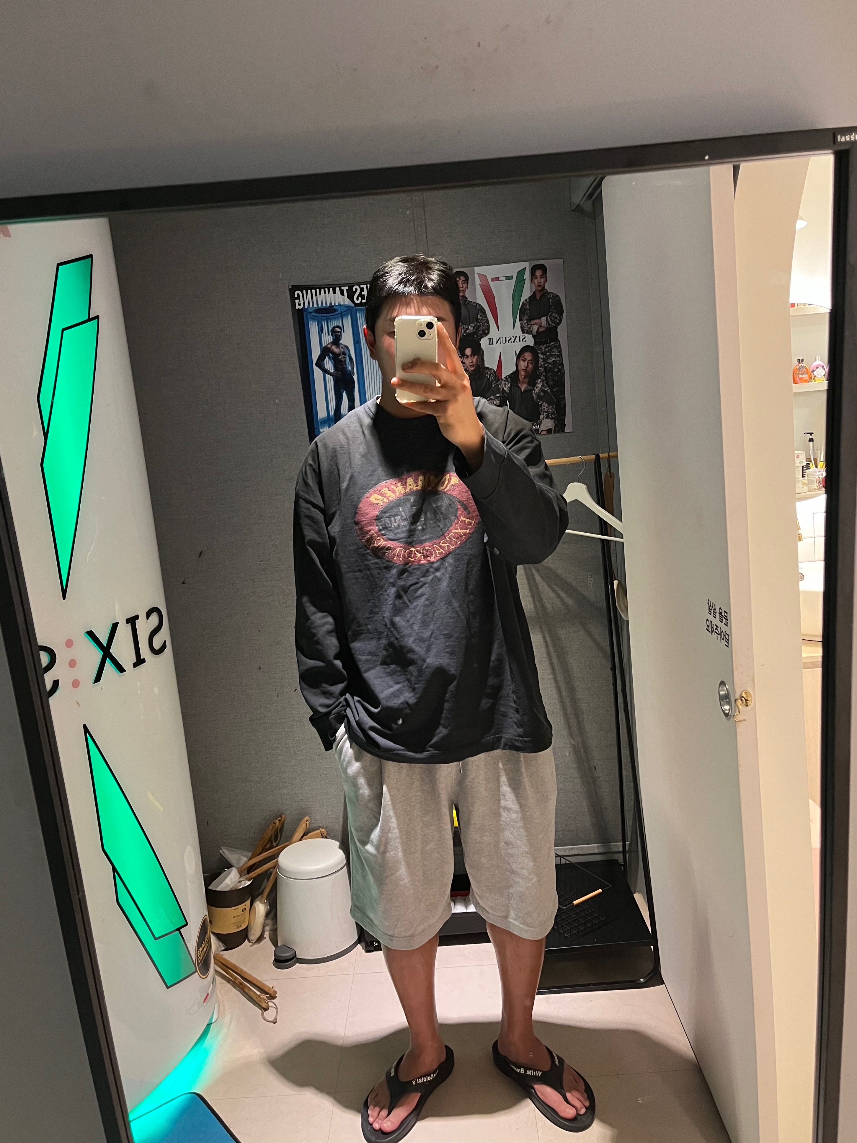 Maison Mihara Yasuhiro Blakey OG Sole Canvas Low-top Sneakers Black White, Oofos x Takahiromiyashita The Soloist The Soloist's Way Of Life Flip-Flop Black White 착용 스타일 - 2
