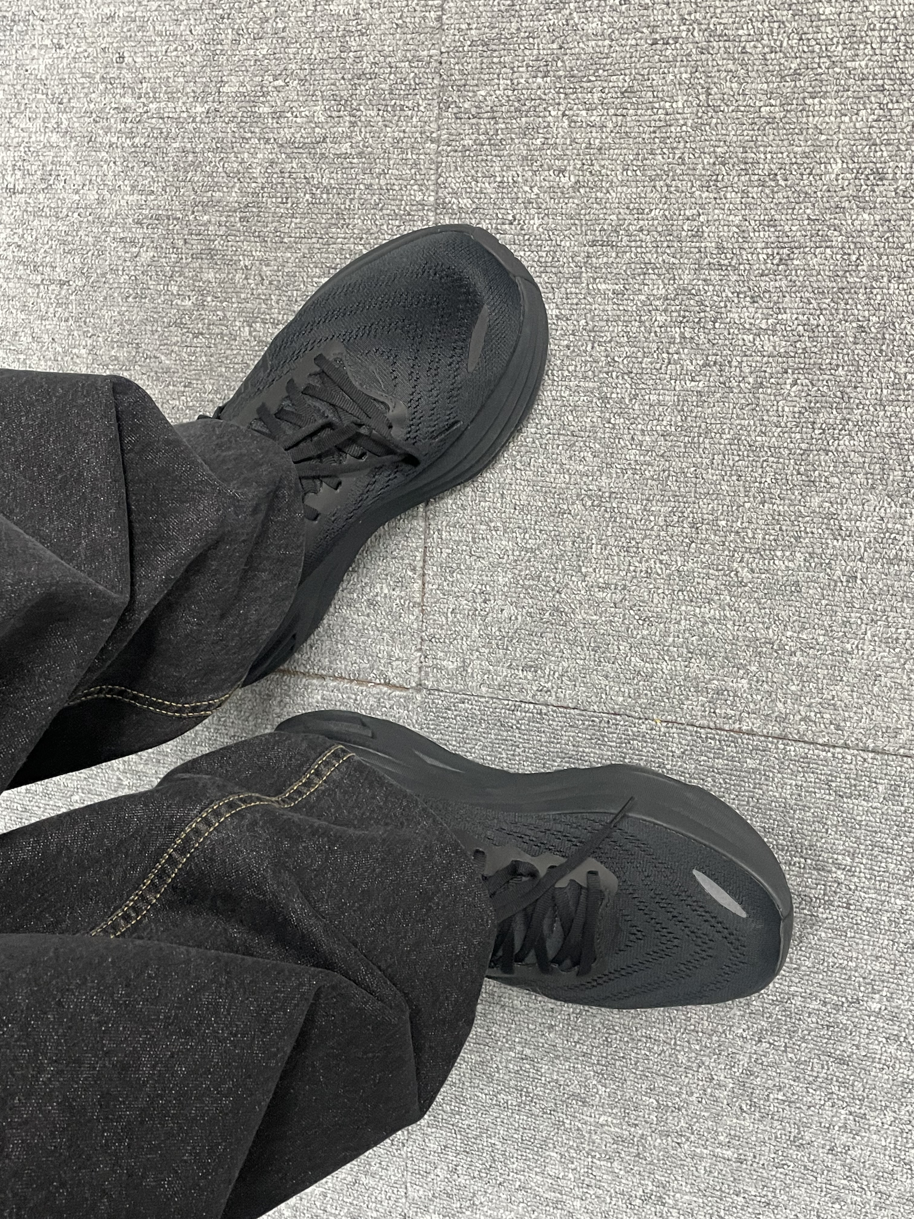 Hoka Bondi 8 Black - Wide 착용 스타일 - 2