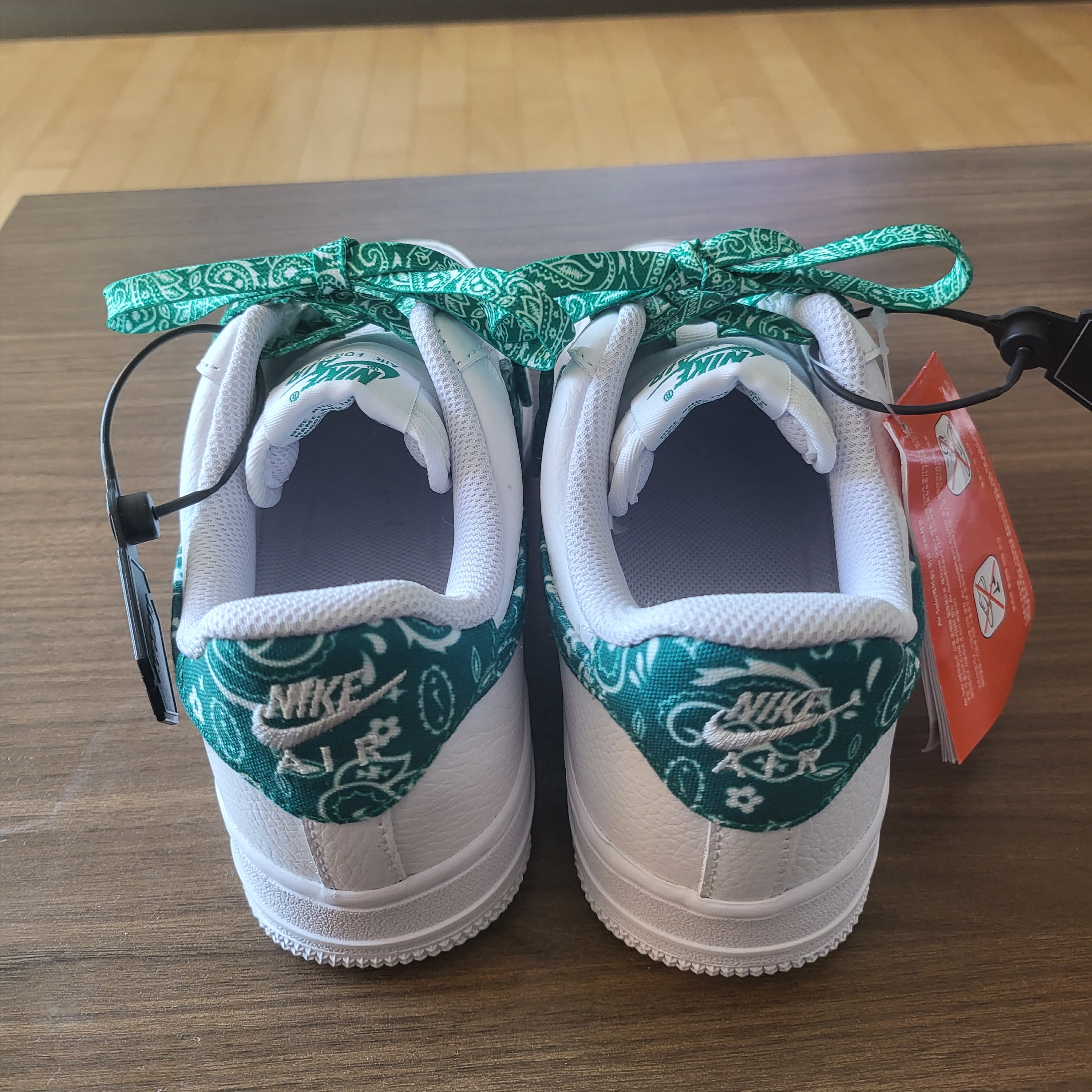 (W) Nike Air Force 1 '07 Essential Paisley Swoosh White Malachite 착용 스타일 - 2