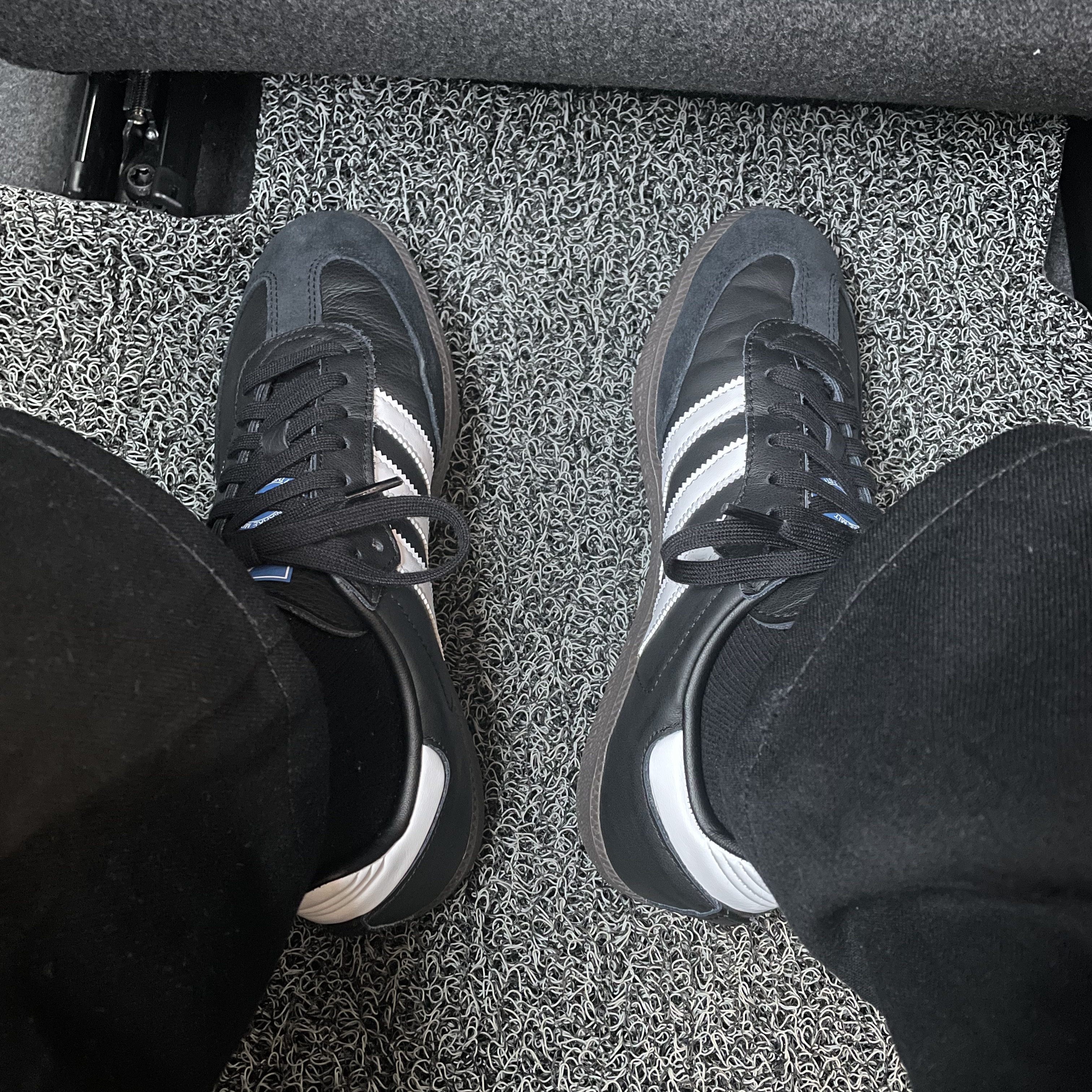 Adidas Samba OG Black White Gum 착용 스타일