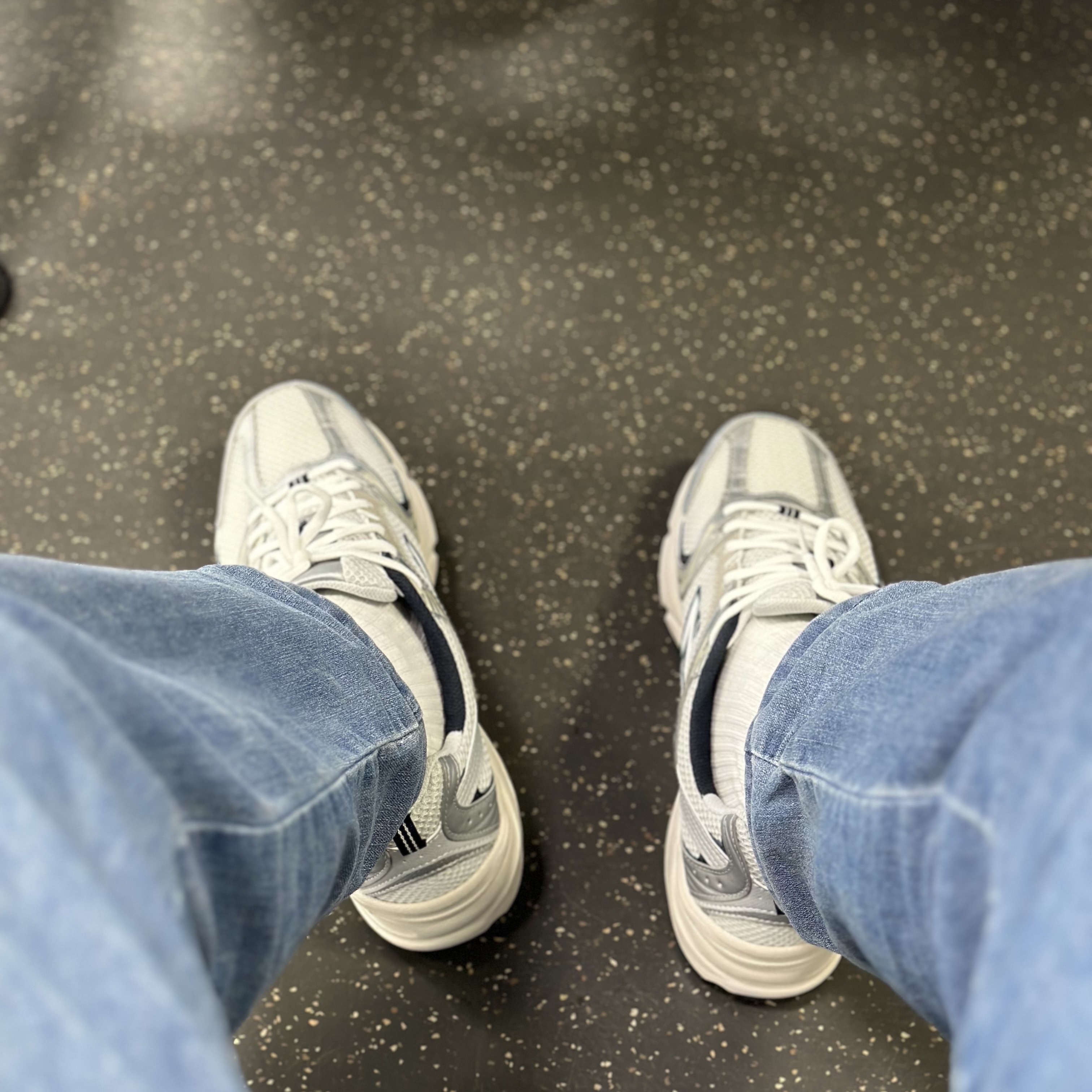 New Balance 530 Steel Grey 착용 스타일 - 2