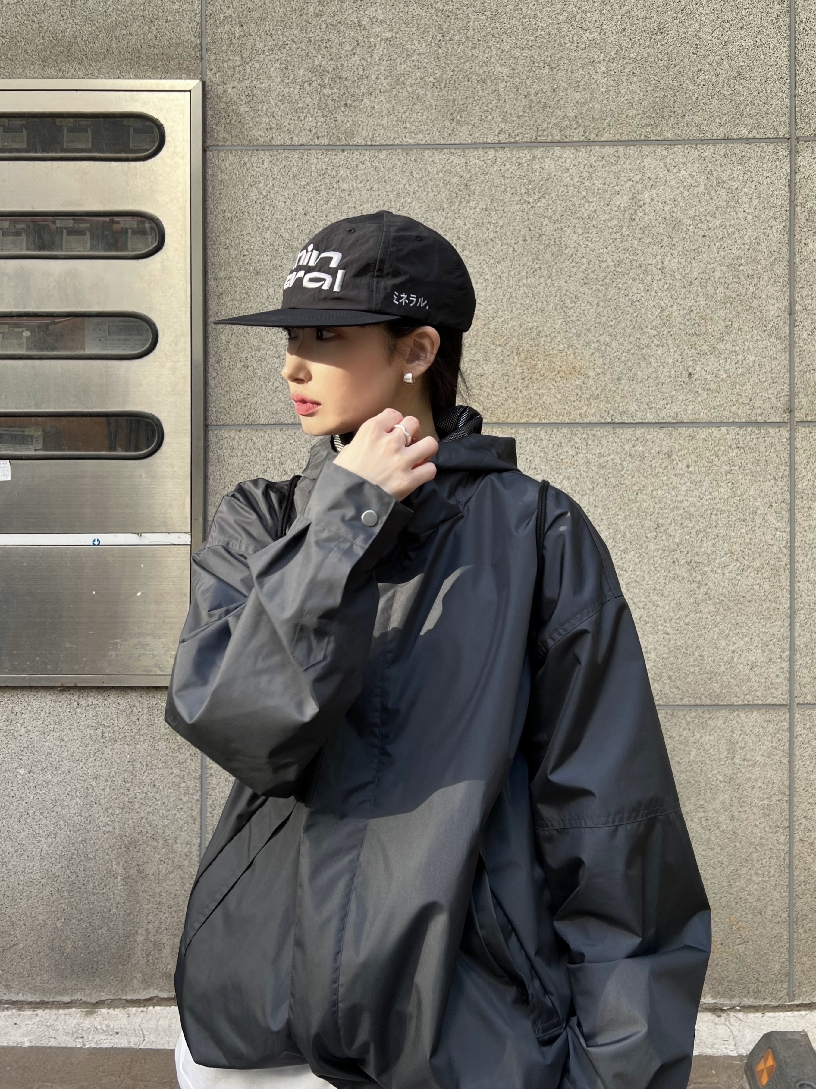 New Balance 1906R Silver Metallic, Sansan Gear Wave Pants Black - 22FW 착용 스타일 - 4