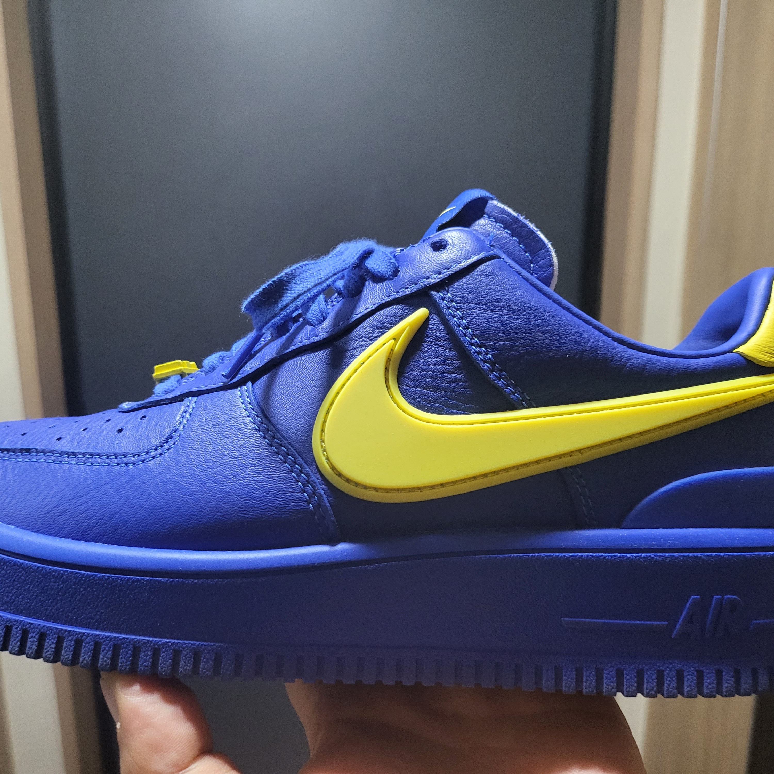 Nike x Ambush Air Force 1 Low SP Game Royal and Vivid Sulfur 착용 스타일
