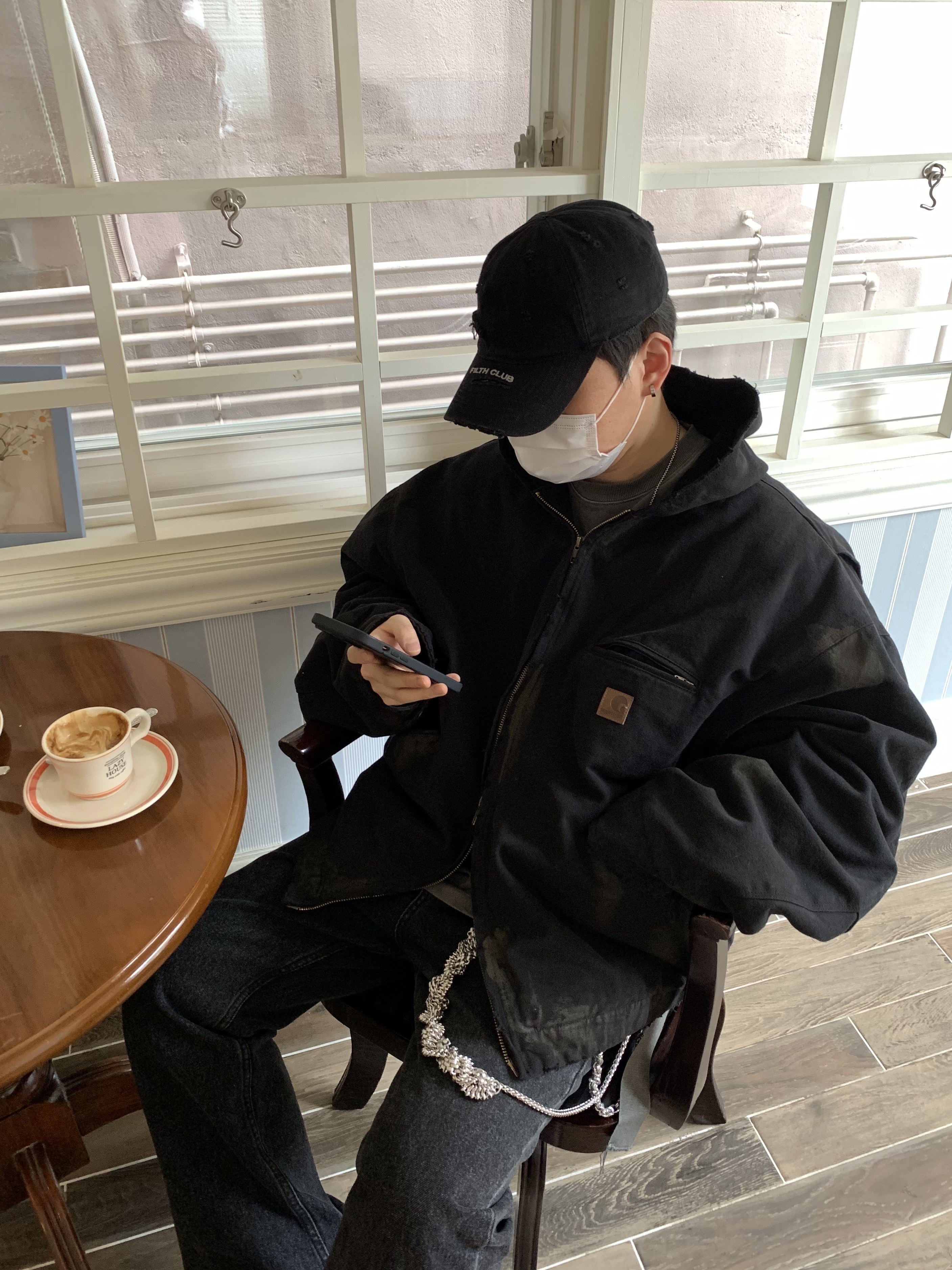 Balenciaga x Crocs Hardcrocs Slide Black, Project G/R Distressed Mud Work Jacket Black 착용 스타일 - 3