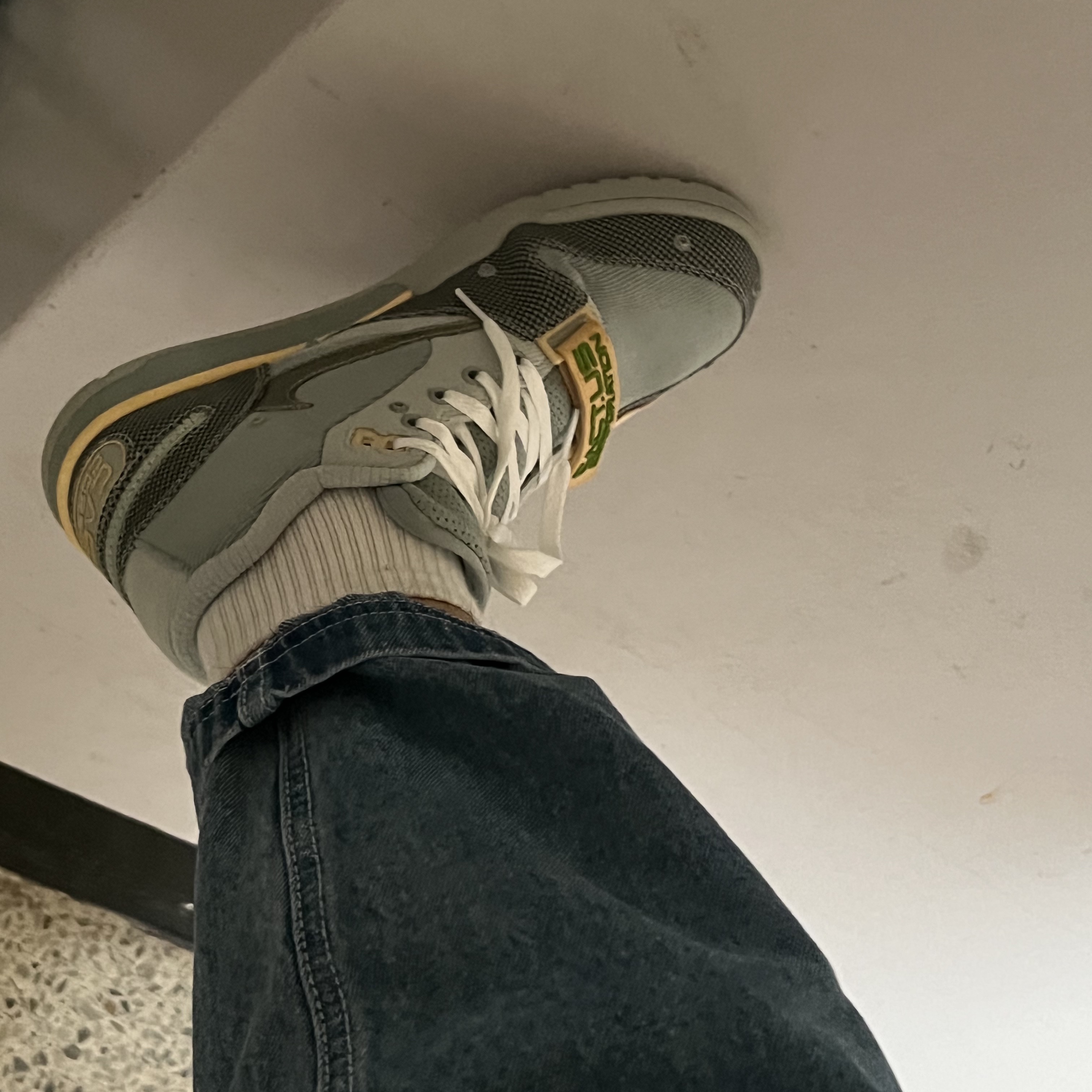 Nike x Travis Scott Nike Air Trainer 1 Grey Haze and Dusty Sage 착용 스타일
