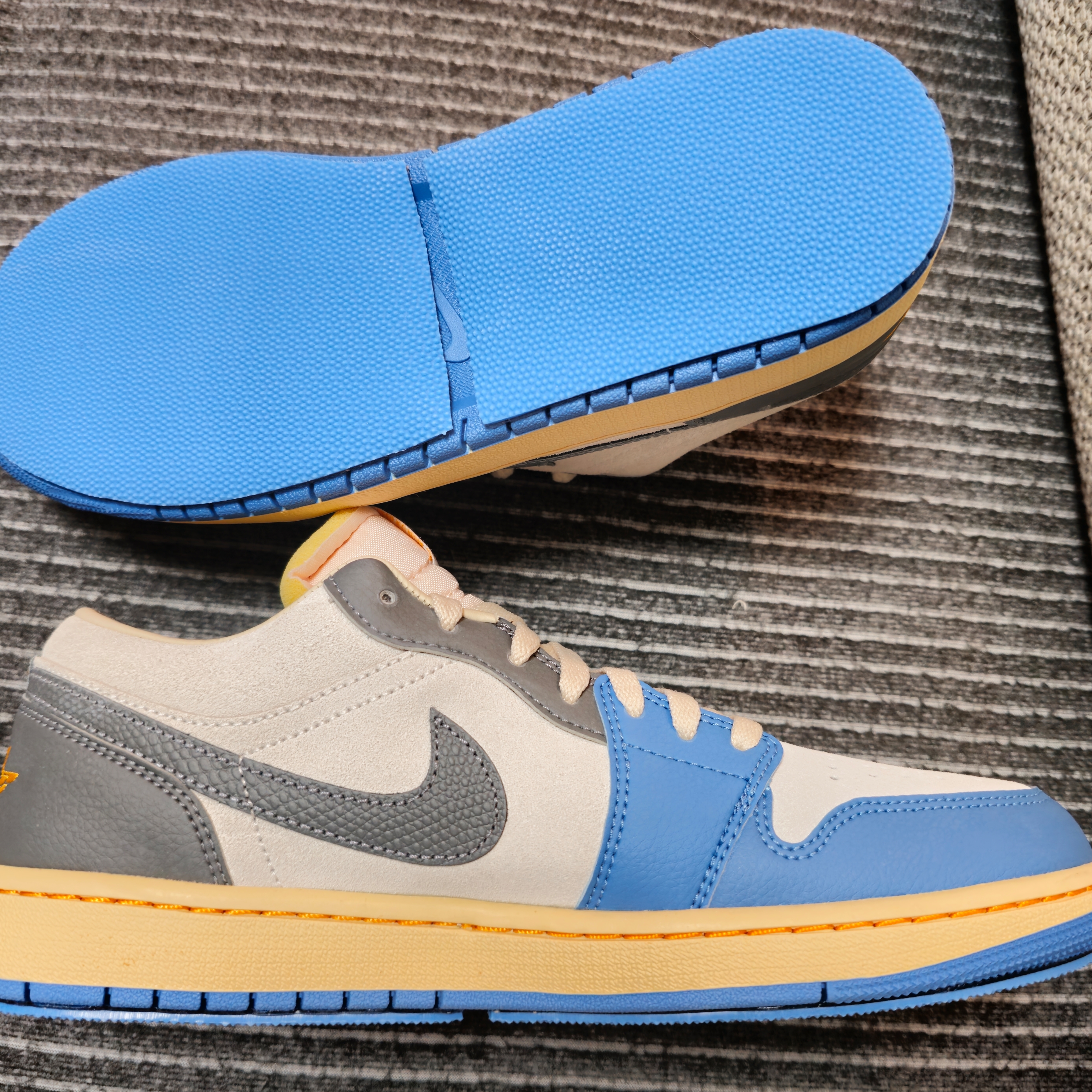Jordan 1 Low SE Tokyo 96 착용 스타일 - 2