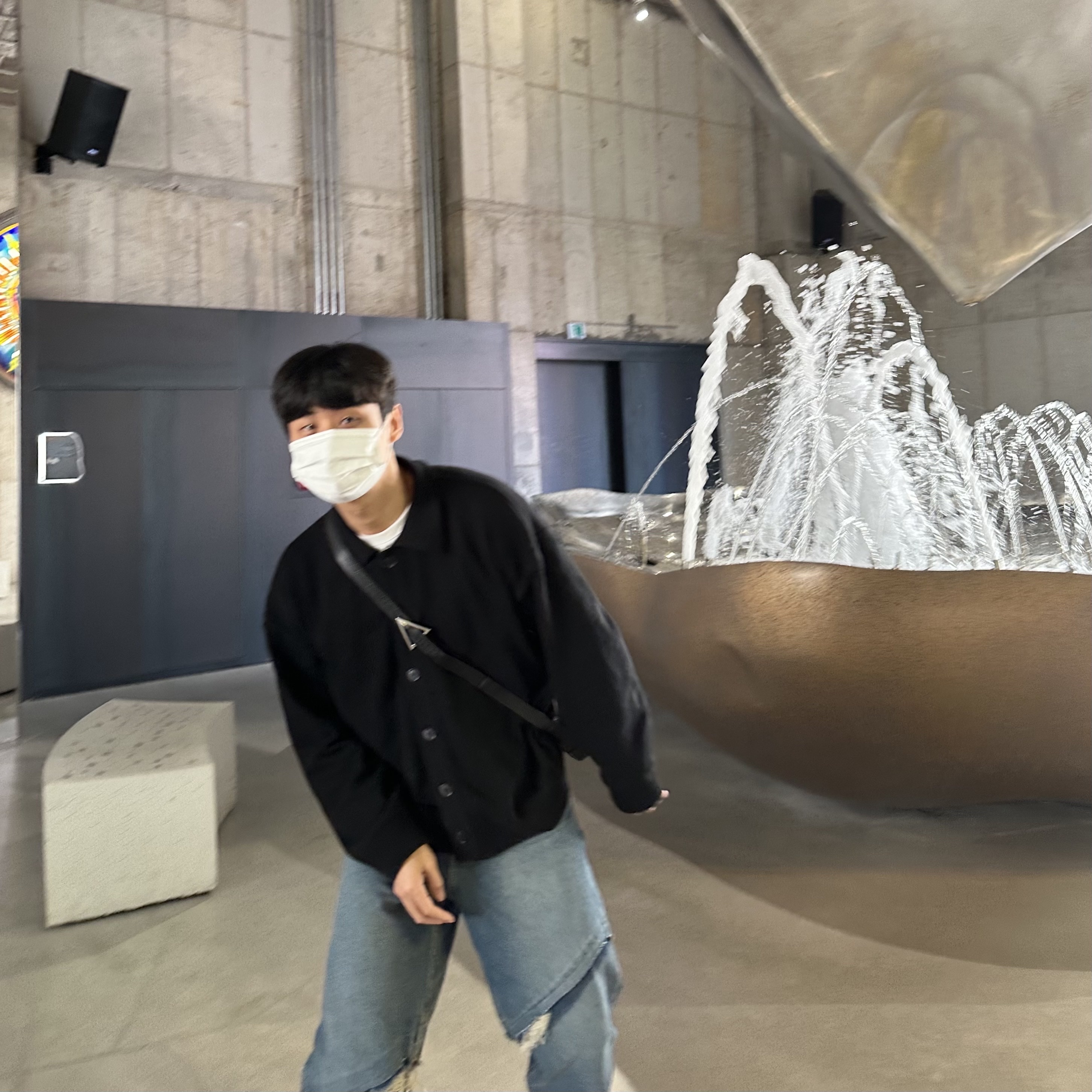 Bottega Veneta Leather Cassette Black, Ader Error Stami Jeans Blue 착용 스타일 - 2