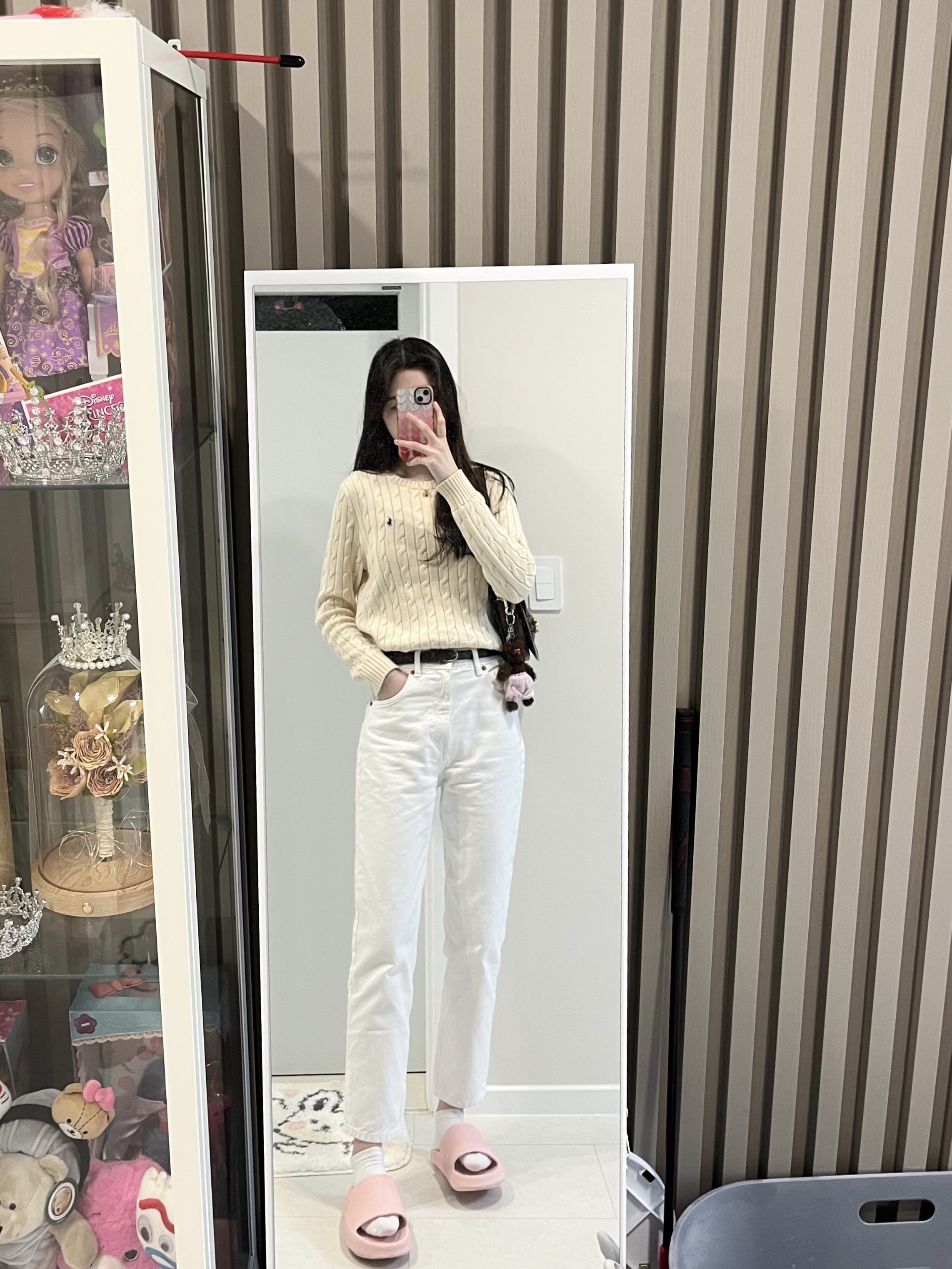 Monamhee Bred Keyring with Pink Pants Brown, Gucci Horsebit 1955 Shoulder Bag Beige Ebony 착용 스타일