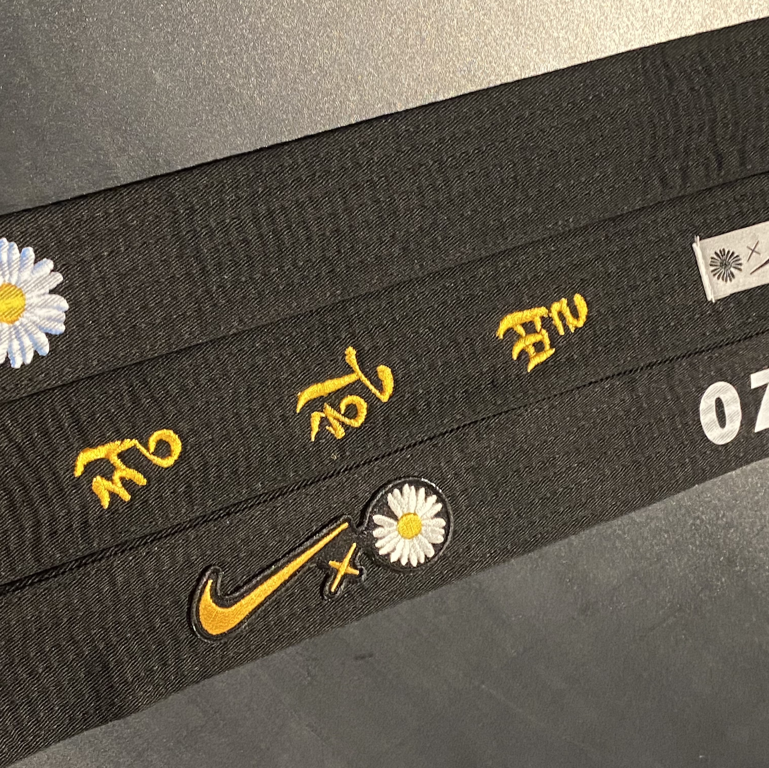 Nike x Peaceminusone Kwondo1 Black and White, Thug Club x MCM Zip Denim Pants Blue 착용 스타일 - 4