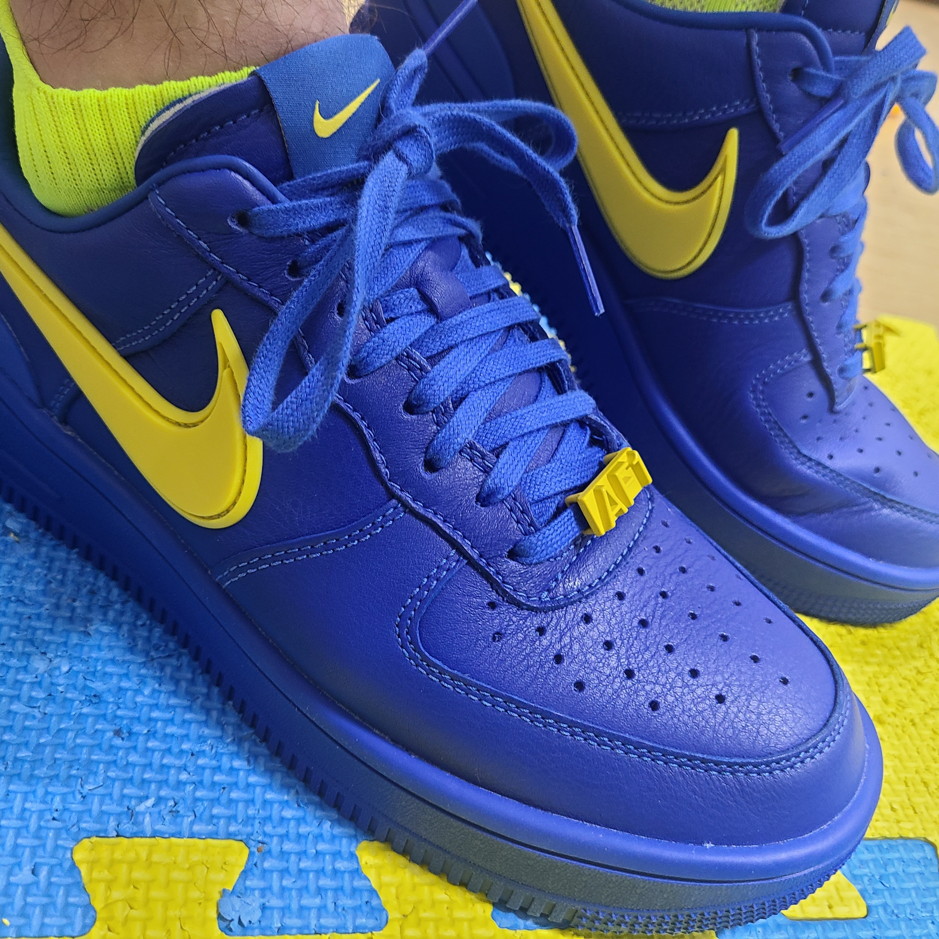Nike x Ambush Air Force 1 Low SP Game Royal and Vivid Sulfur 착용 스타일