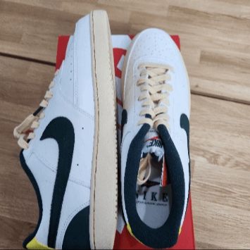 Nike Court Vision Low Green Sail 착용 스타일