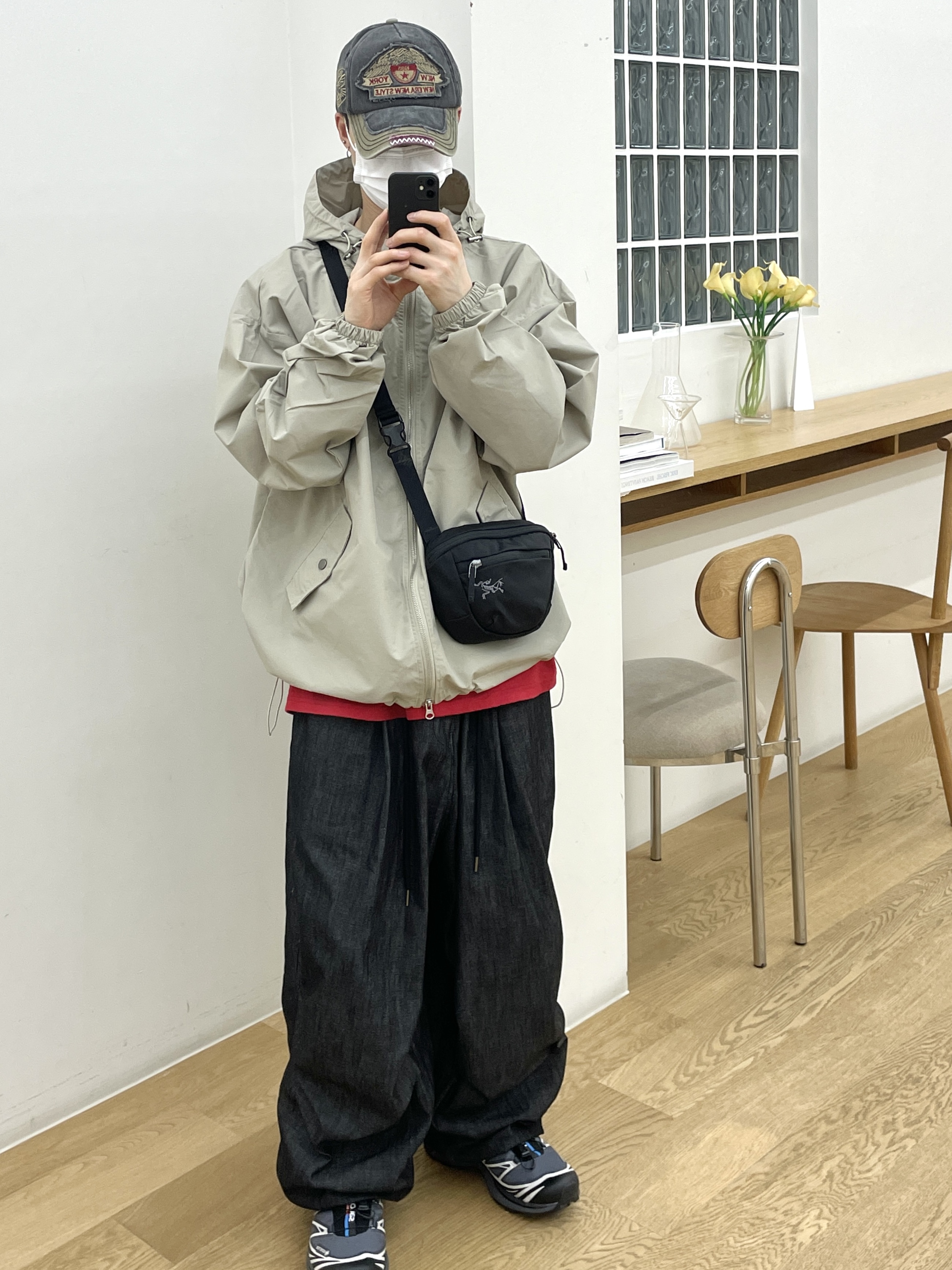 Salomon XT-6 Gore-Tex Black Ebony, Arc'teryx Mantis 1 Waistpack Black 착용 스타일