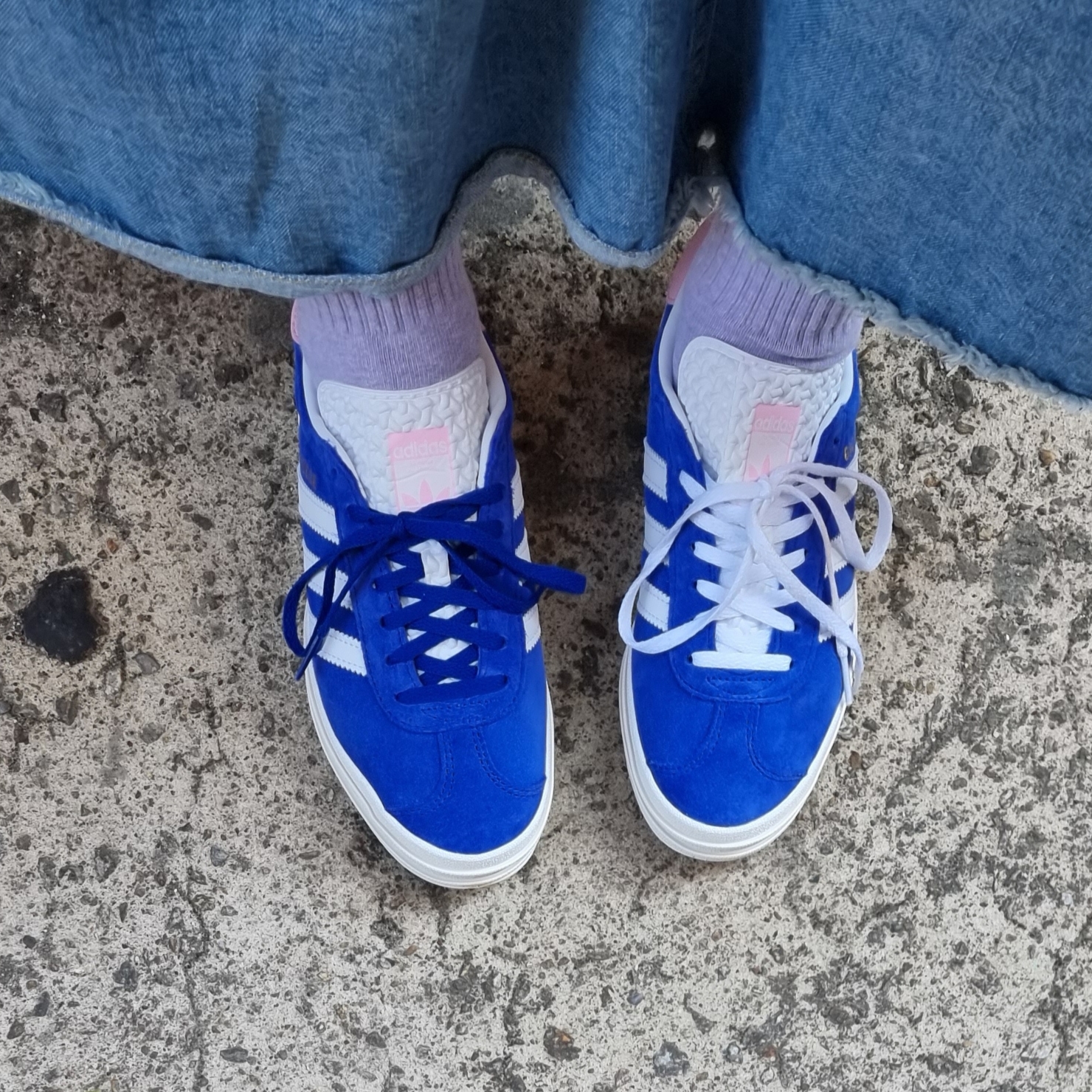 (W) Adidas Gazelle Bold Blue Pink 착용 스타일