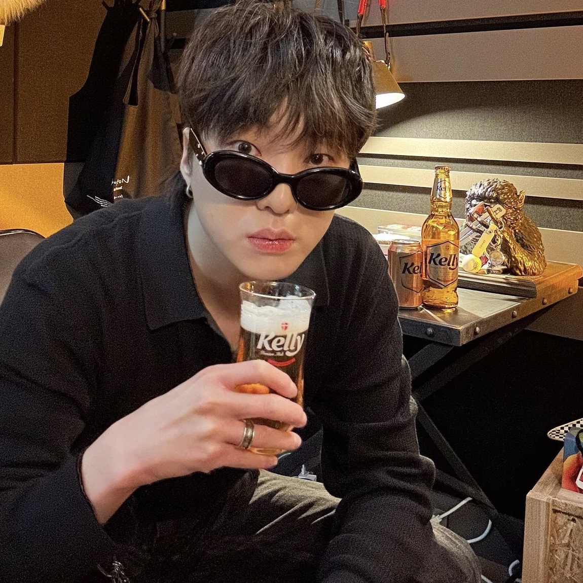 Gentle Monster x Maison Margiela MM005 Black Black 착용 스타일 - 3