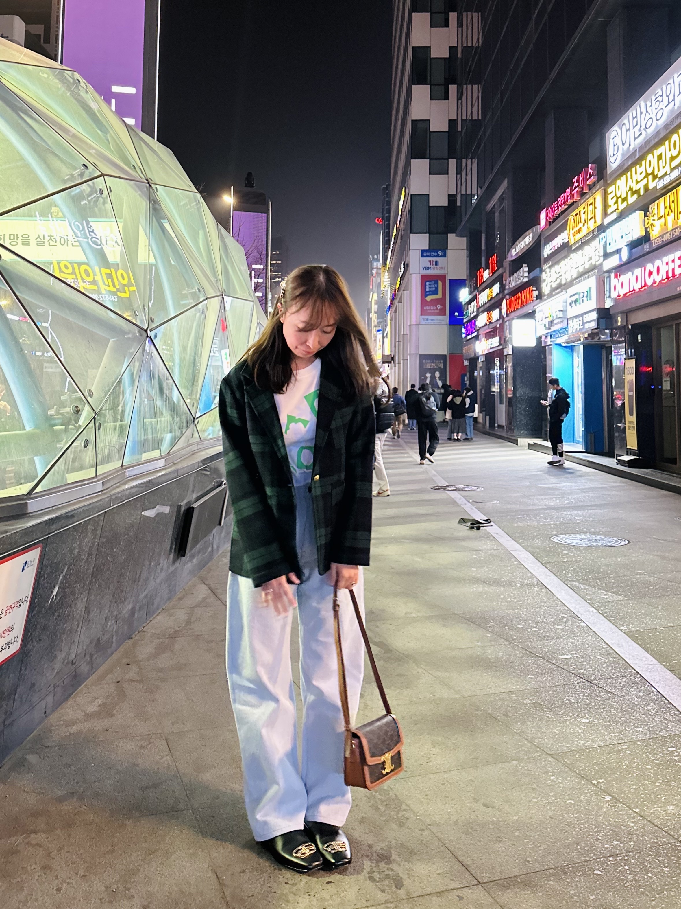 Celine Teen Triomphe Bag in Triomphe Canvas and Calfskin Tan, (W) Balenciaga Cosy BB Mule Black 착용 스타일 - 3