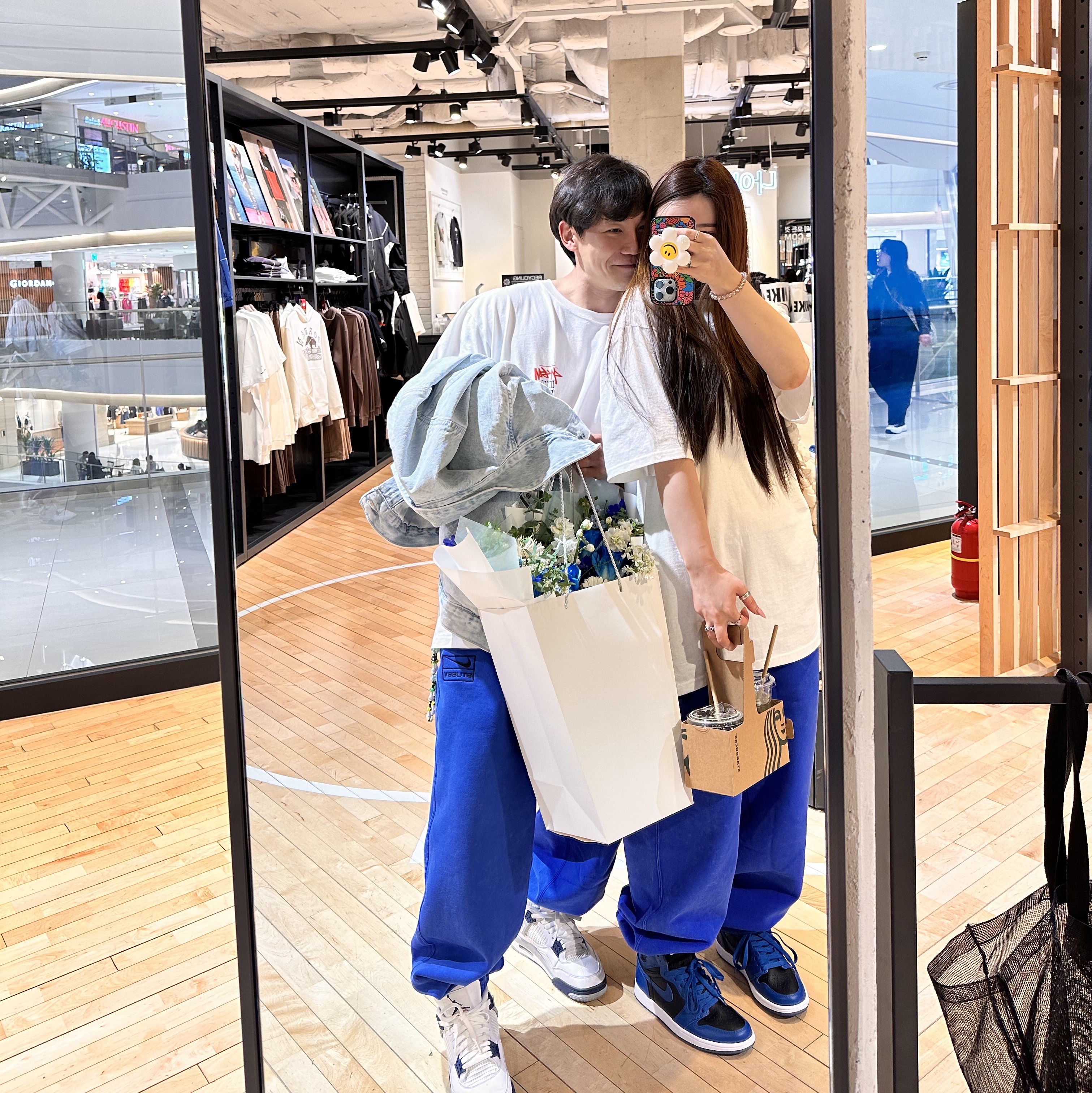 Stussy Built Tough T-Shirt White, Nike x Stussy NRG Acid Washed Fleece Pants Game Royal (DR4427-480) 착용 스타일