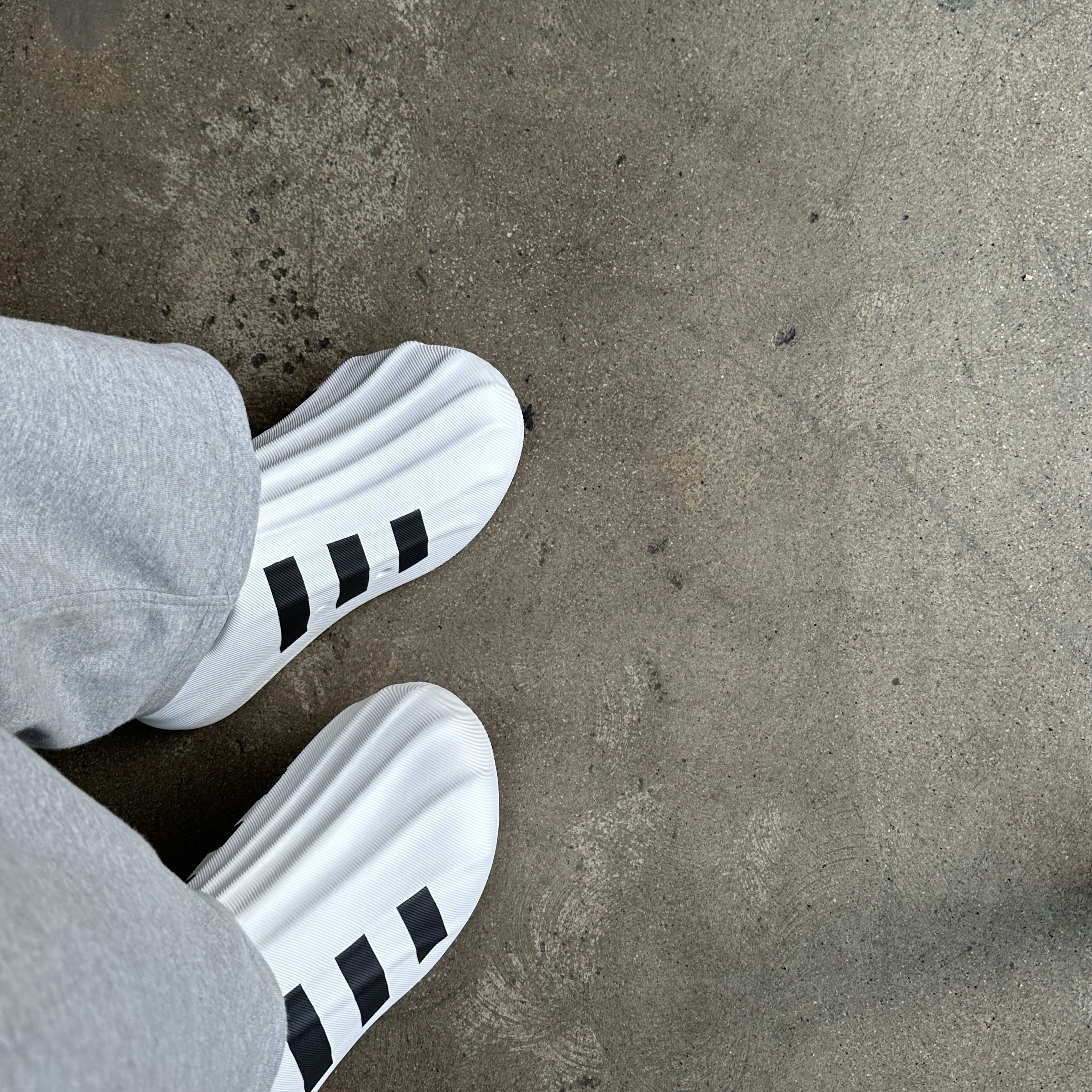 Adidas Adifom Superstar Core White 착용 스타일 - 1