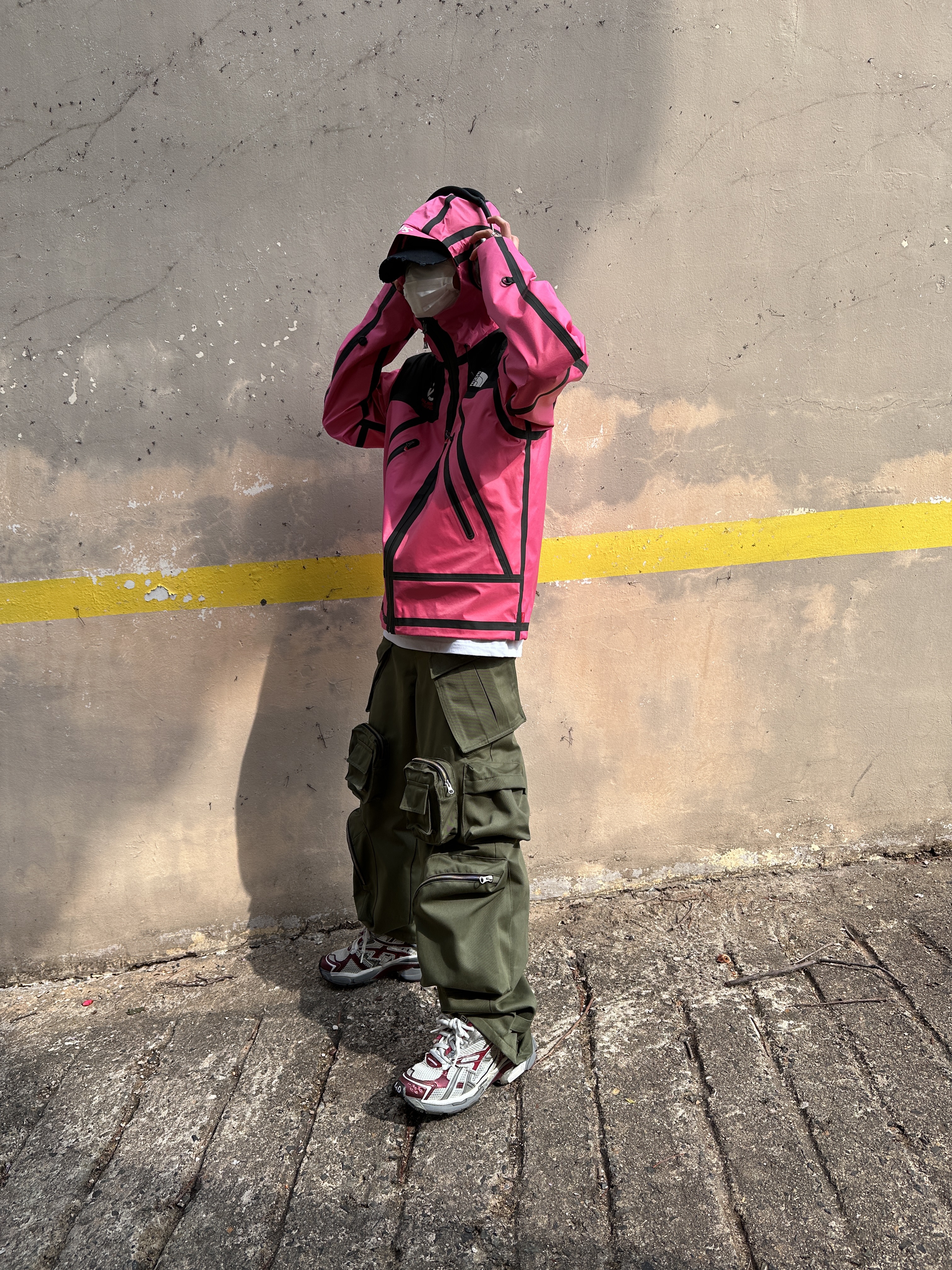 Supreme x The North Face Summit Series Outer Tape Seam Jacket Pink - 21SS, Nonnod Mechanic Cargo Pants Khaki 착용 스타일 - 1