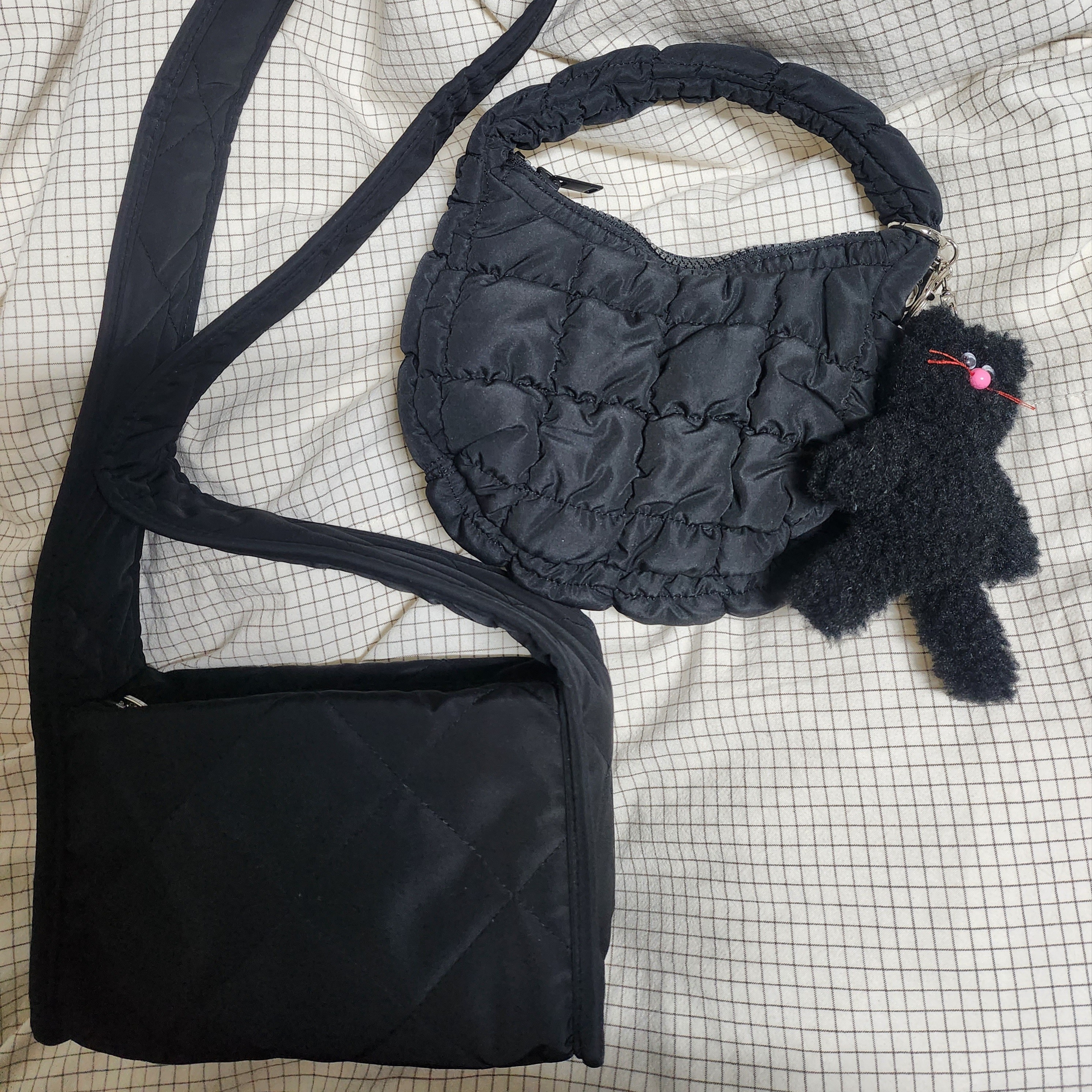 COS Quilted Micro Bag Black 착용 스타일