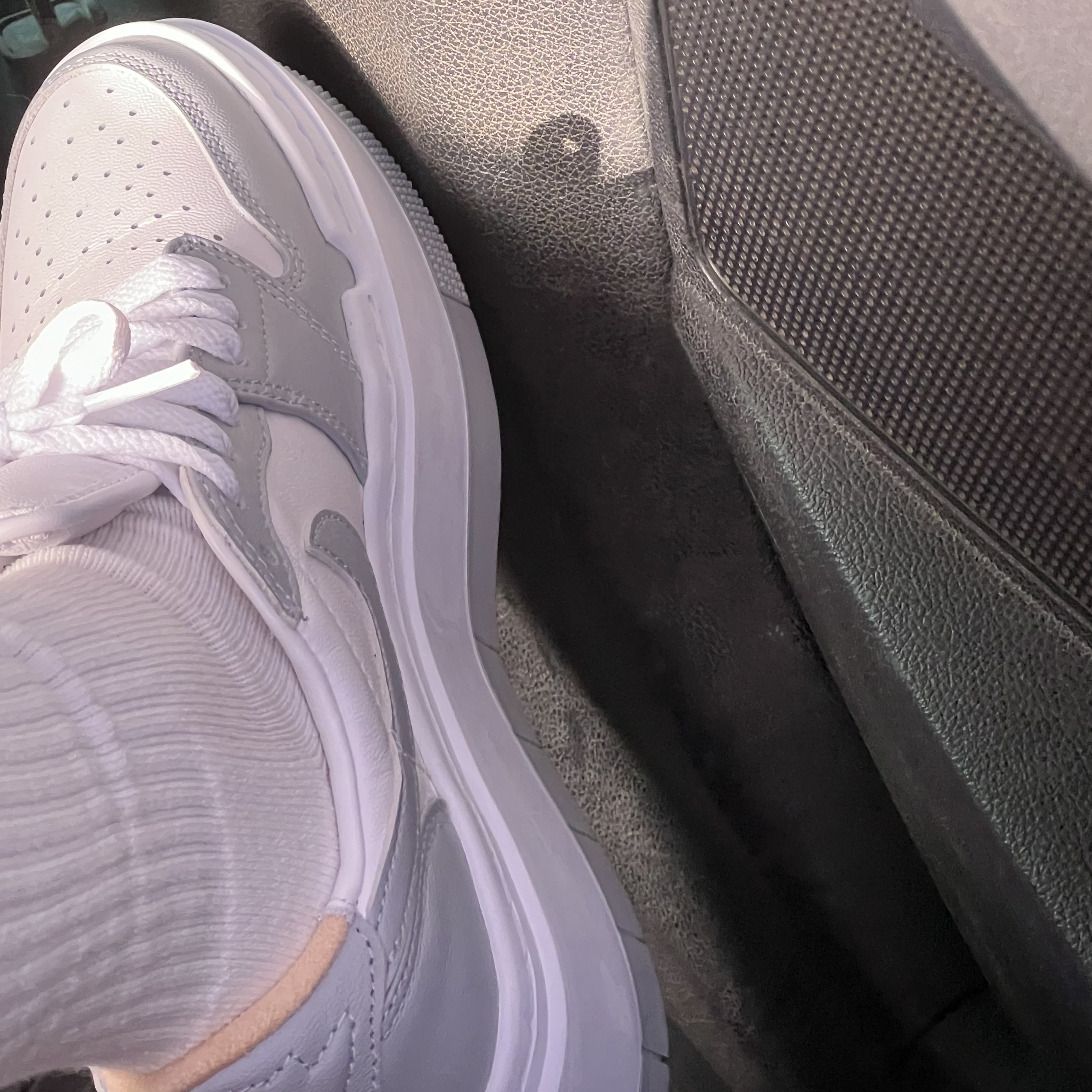 (W) Jordan 1 Elevate Low White and Wolf Grey 착용 스타일
