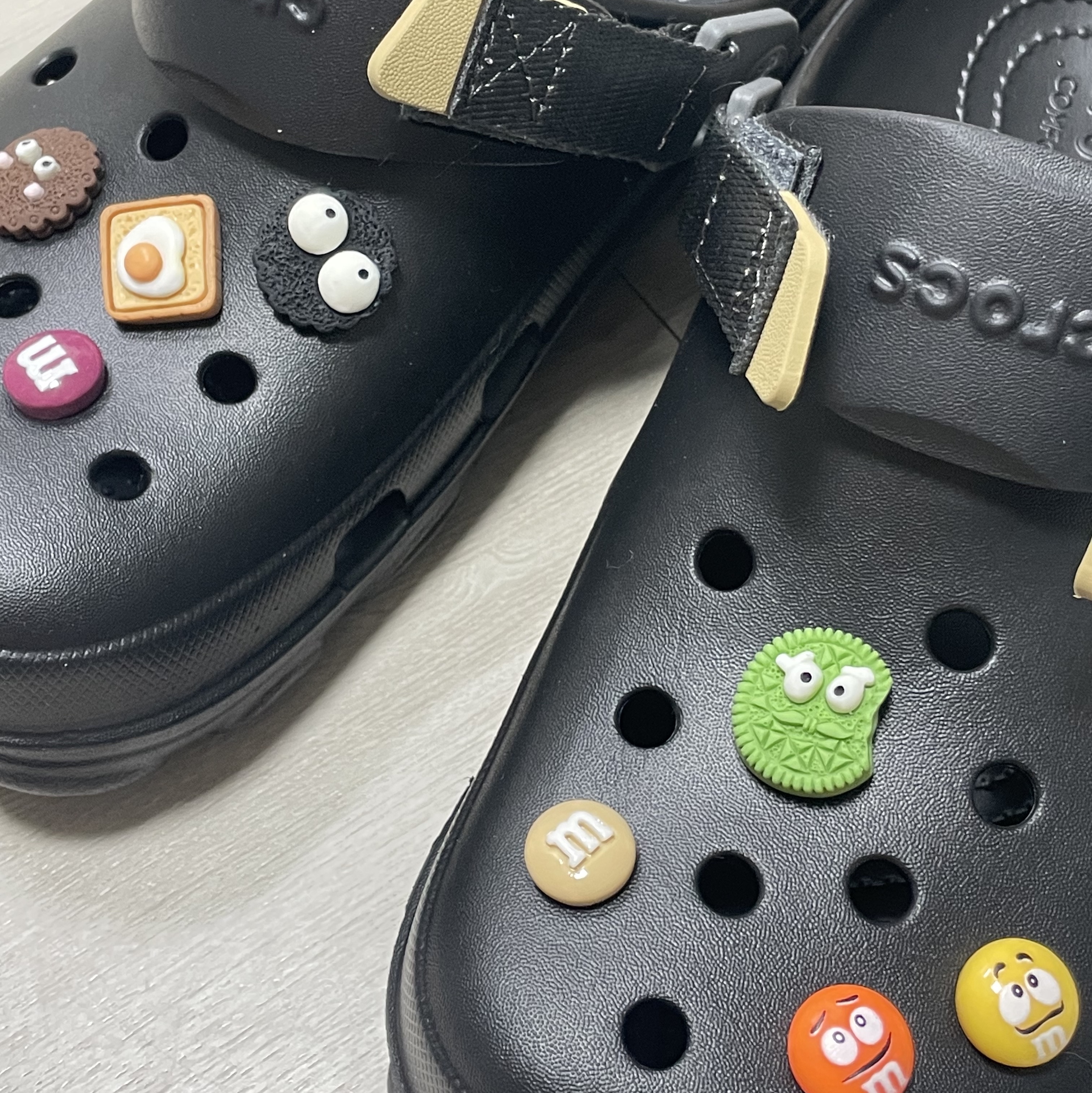 Crocs All Terrain Clog Black 착용 스타일