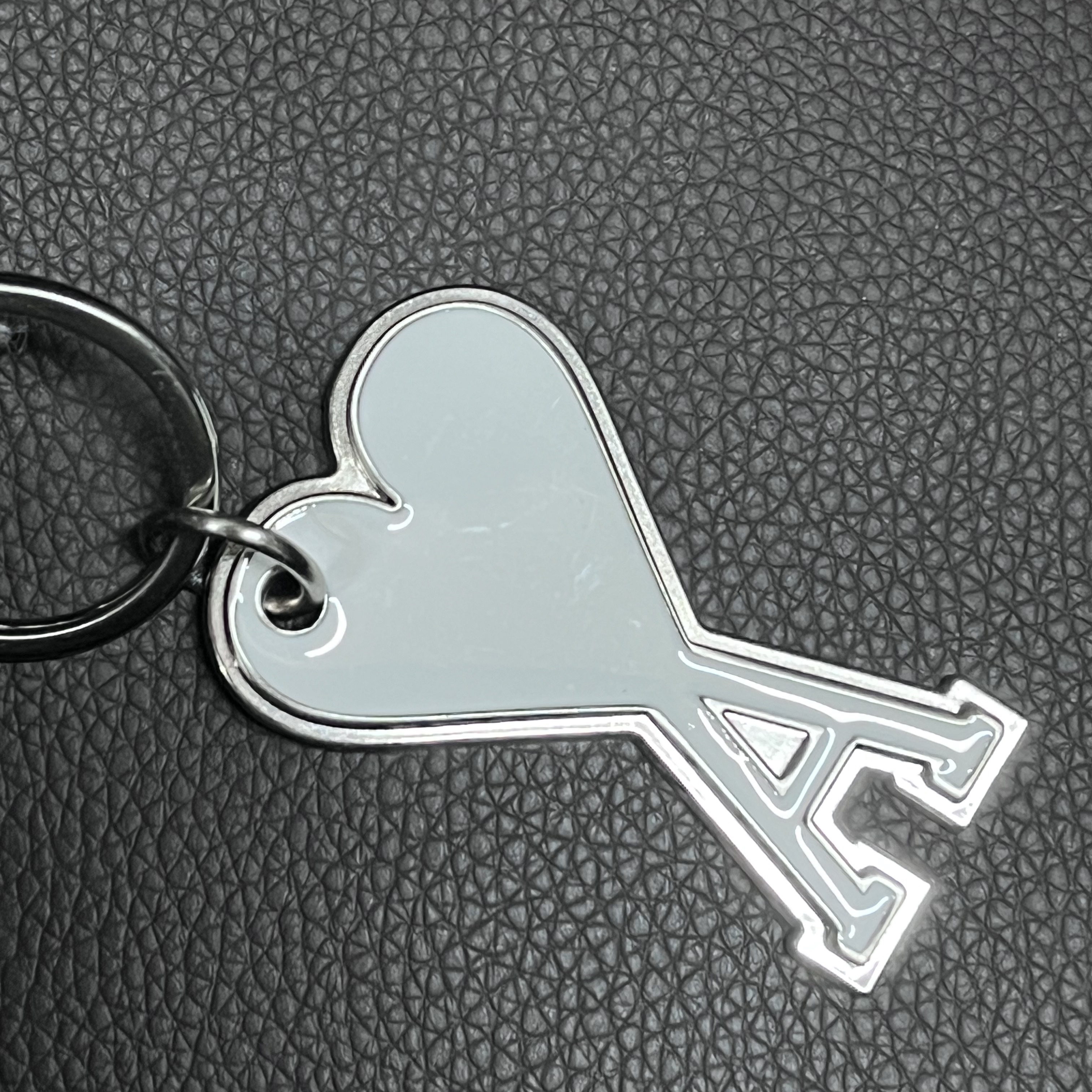 AMI de Coeur Plain Chain Keyring White - 22SS 착용 스타일