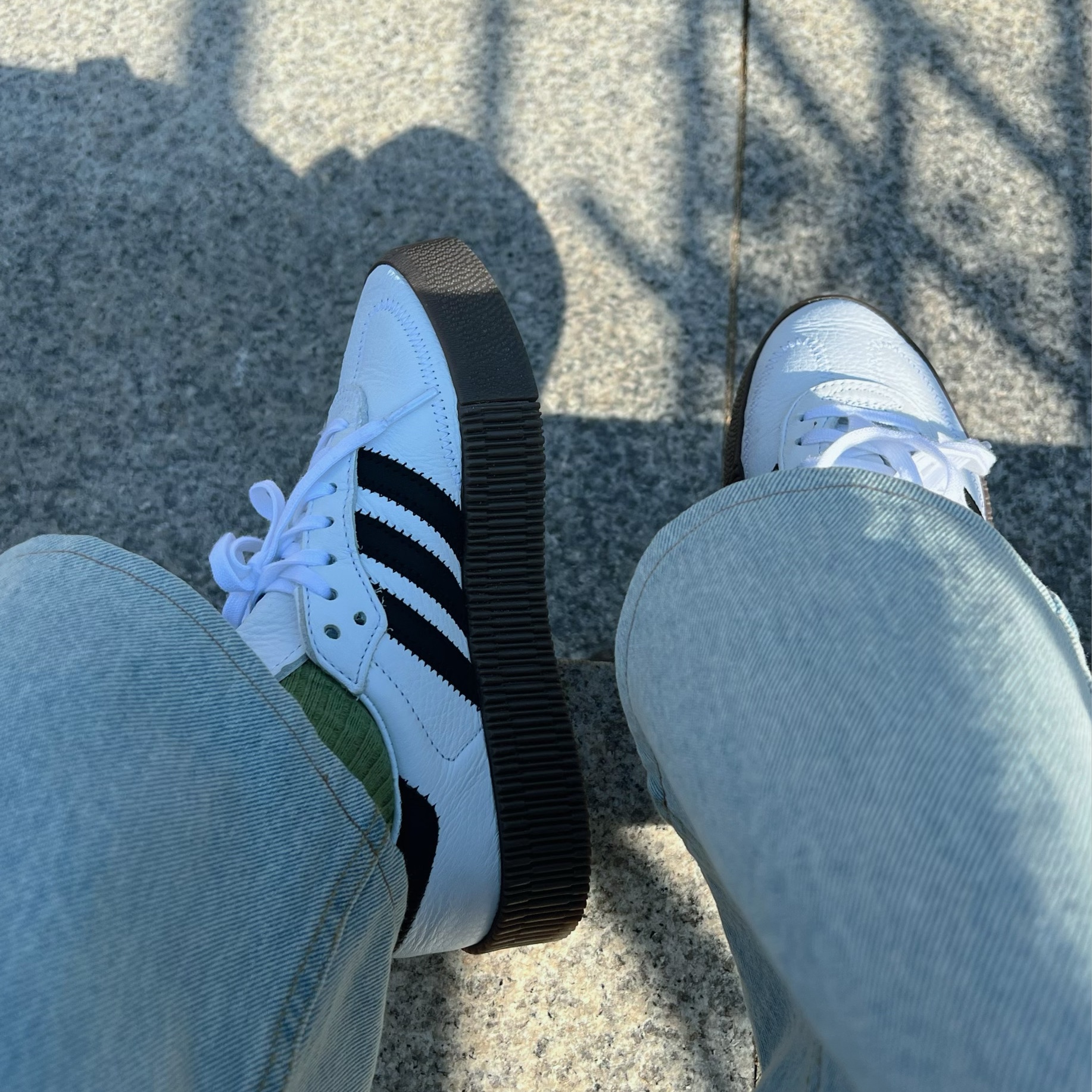 (W) Adidas Sambarose White Black Gum 착용 스타일 - 1