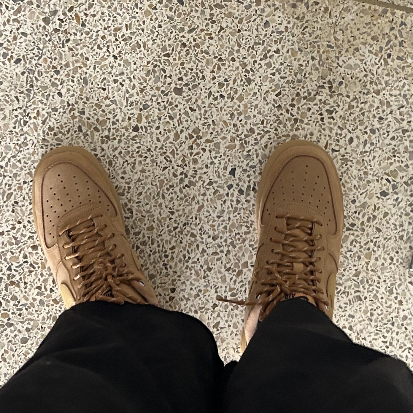 Nike Air Force 1 '07 WB Flax 착용 스타일