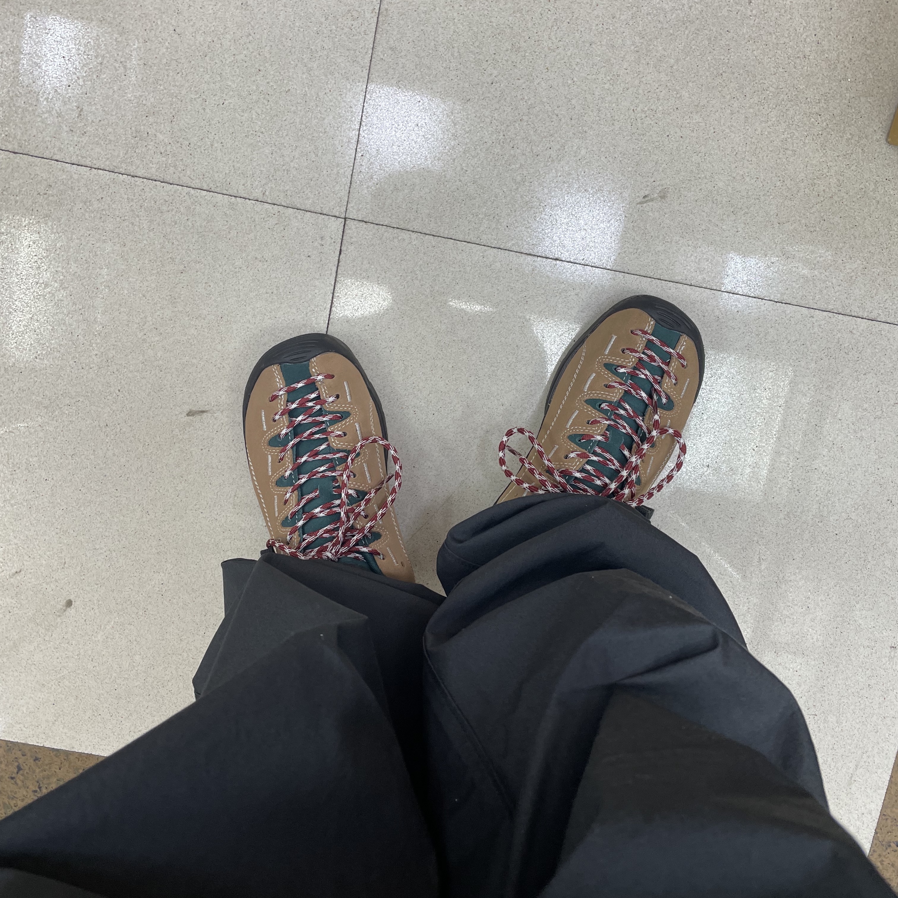 Keen Jasper Sneakers Toasted Coconut 착용 스타일