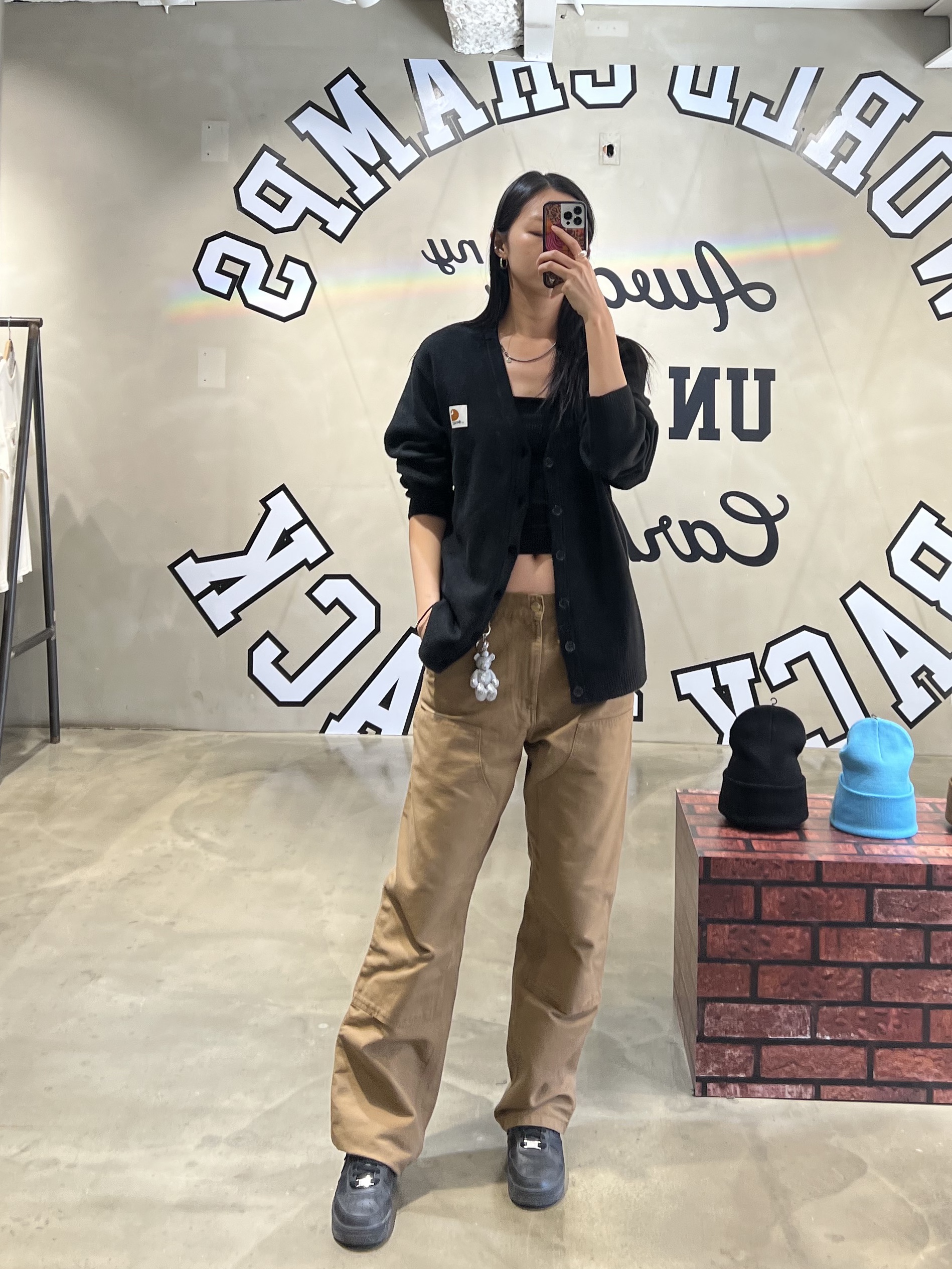 Carhartt WIP x Awake NY Cardigan Black, Nike Air Force 1 '07 Low Triple Black 착용 스타일 - 1