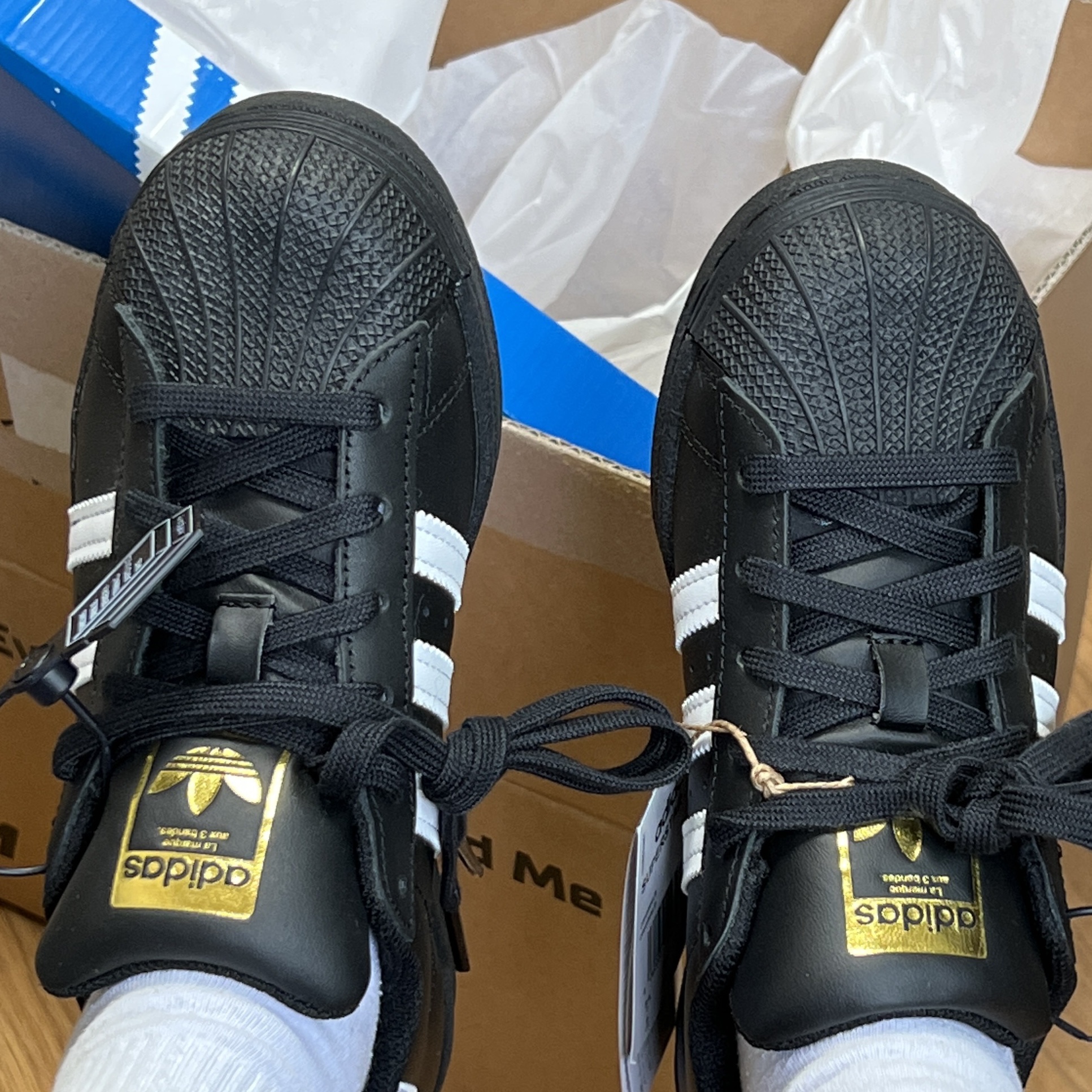 (J) Adidas Superstar Black White 착용 스타일