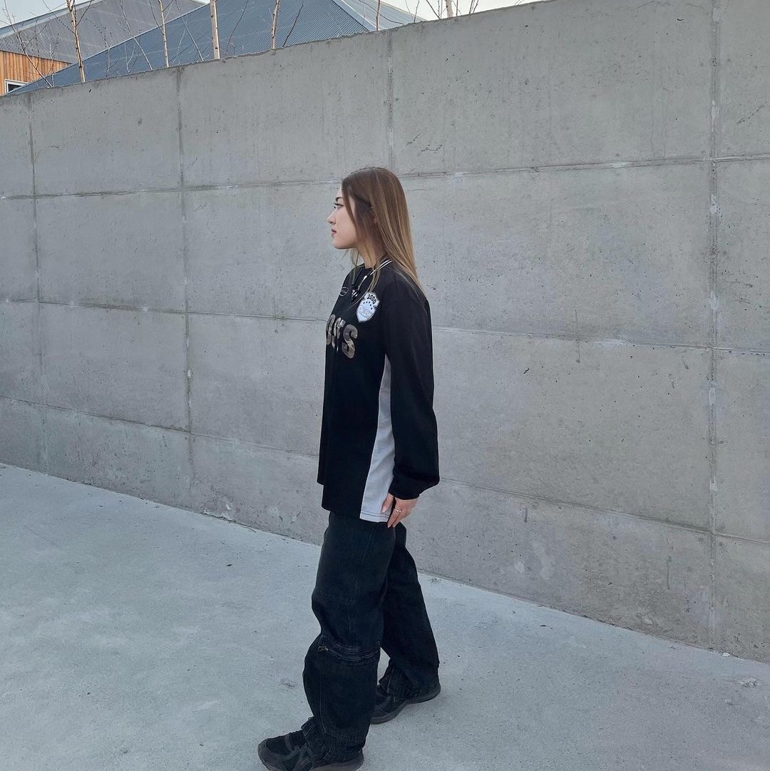 Thevinylhouse Flight Denim Pants Black, 2000Archives Oversized Sporty T-Shirt Black Camo 착용 스타일 - 3