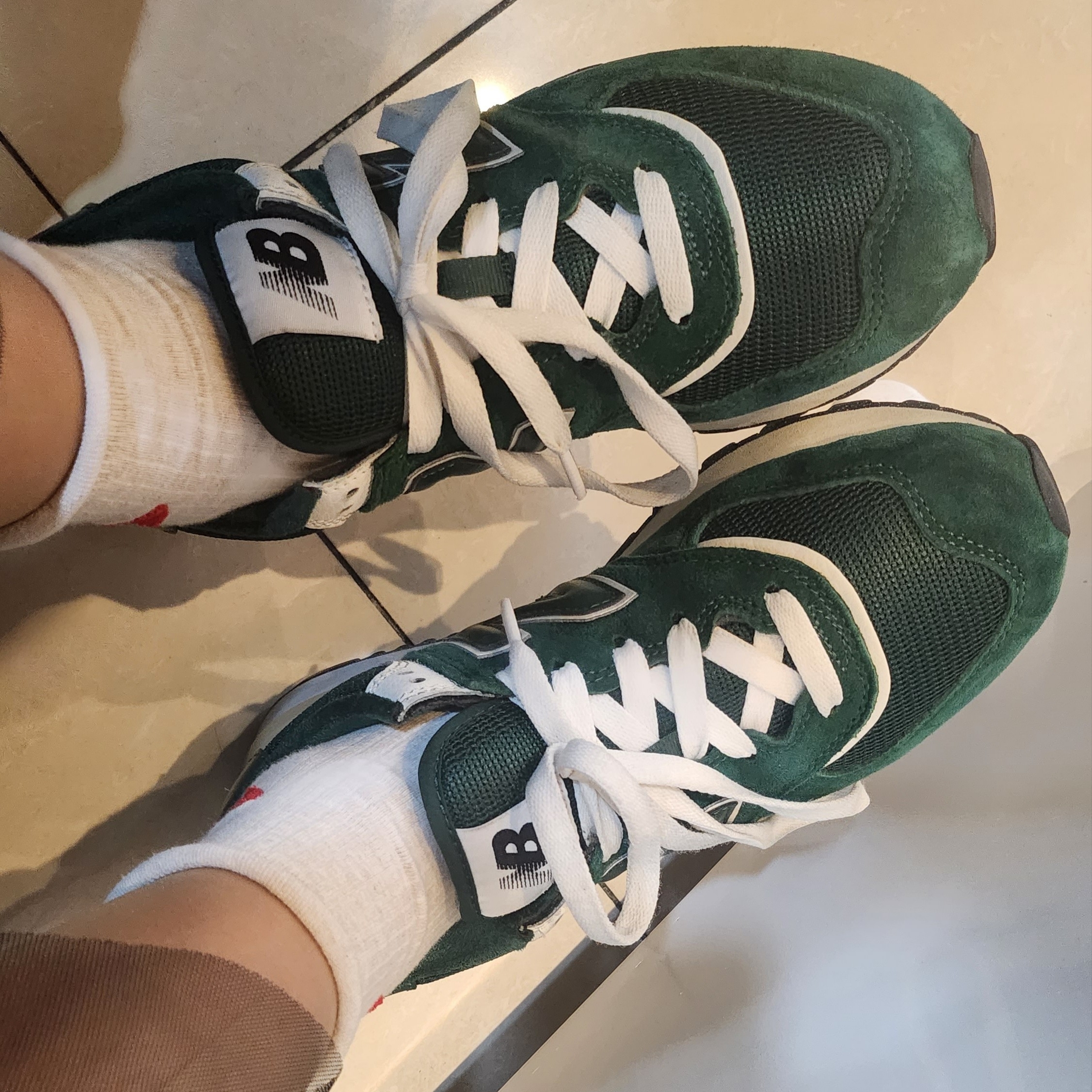 New Balance 574 Legacy Green 착용 스타일 - 1