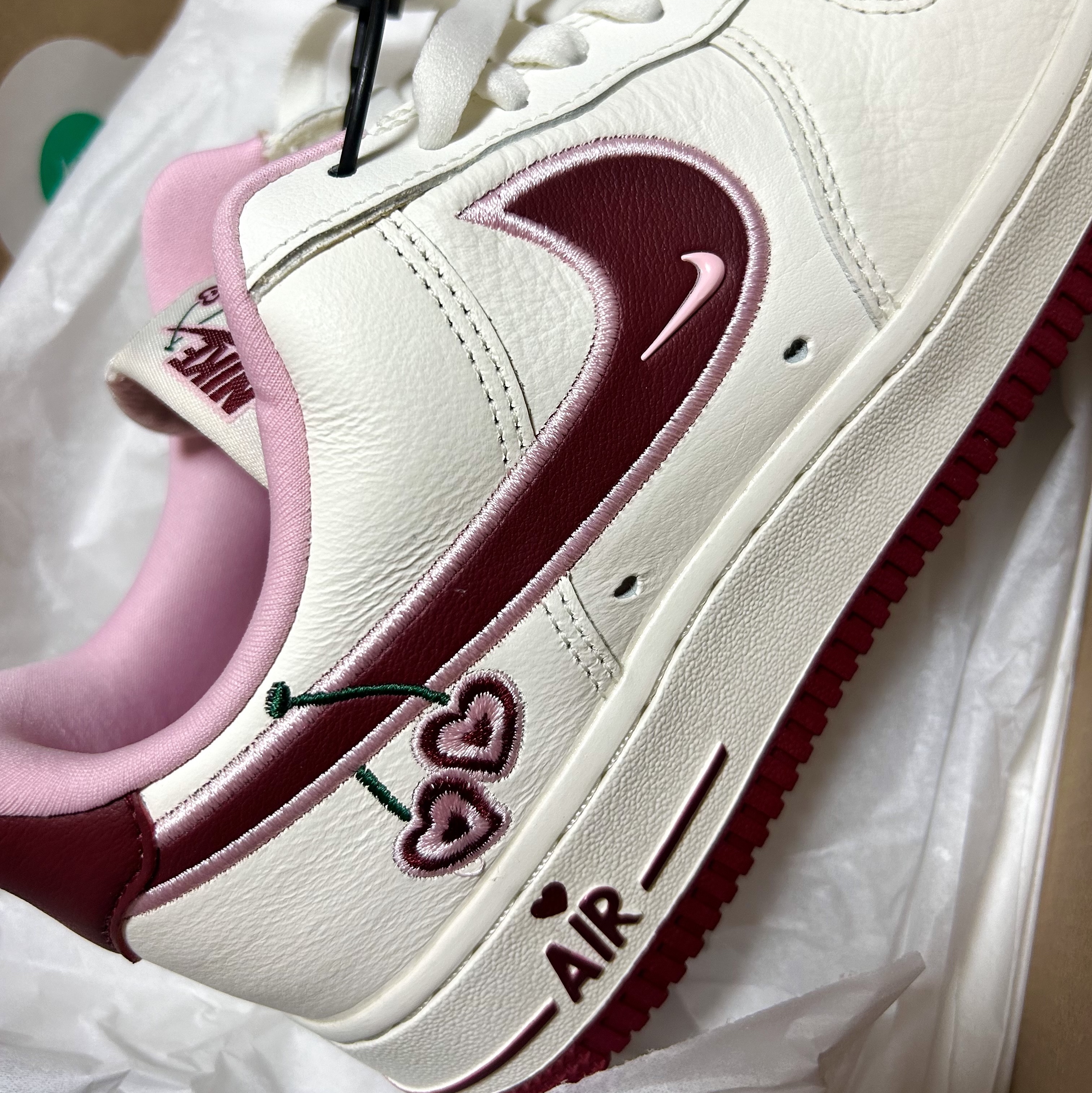 (W) Nike Air Force 1 Low White Red 착용 스타일 - 3
