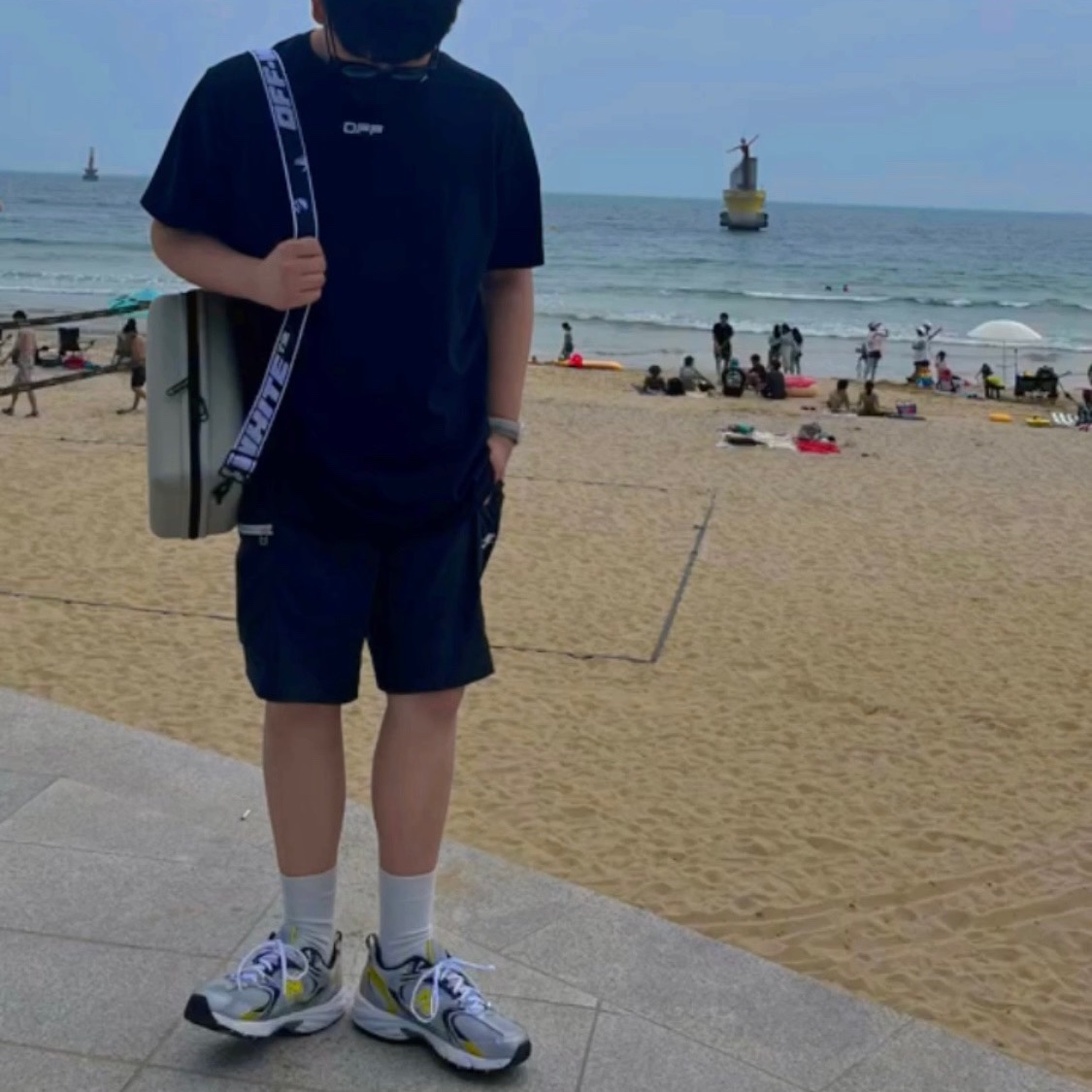 Off-White x Amore Pacific Protection Box (Without Cosmetics), New Balance 530 Silver 착용 스타일 - 2