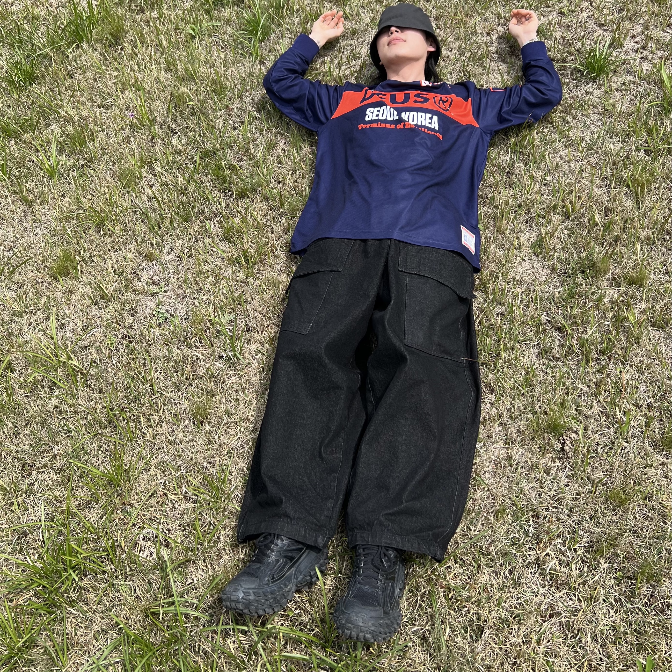 Balenciaga Defender Sneakers Black 착용 스타일 - 1